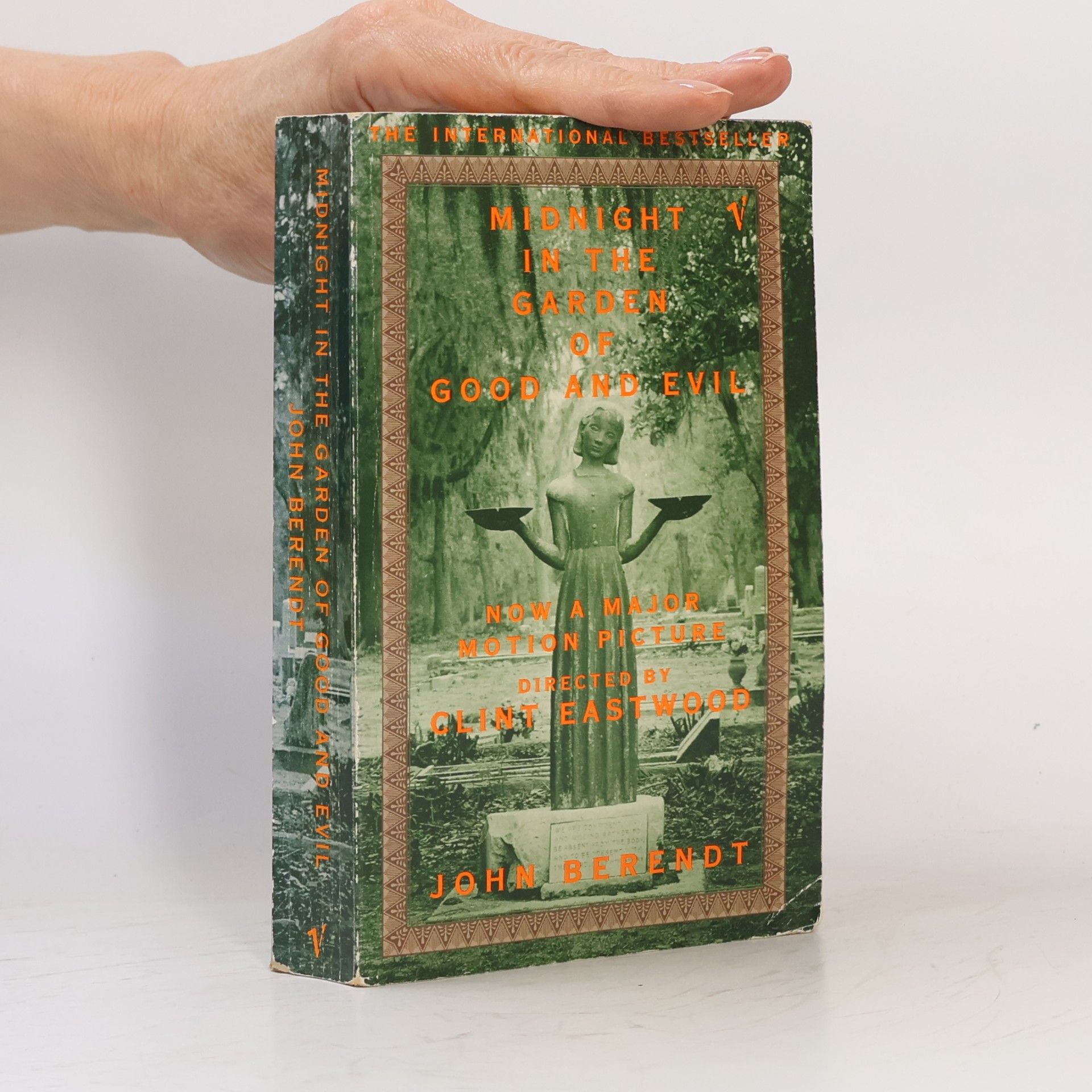 John Berendt Midnight in the Garden of Good and Evil