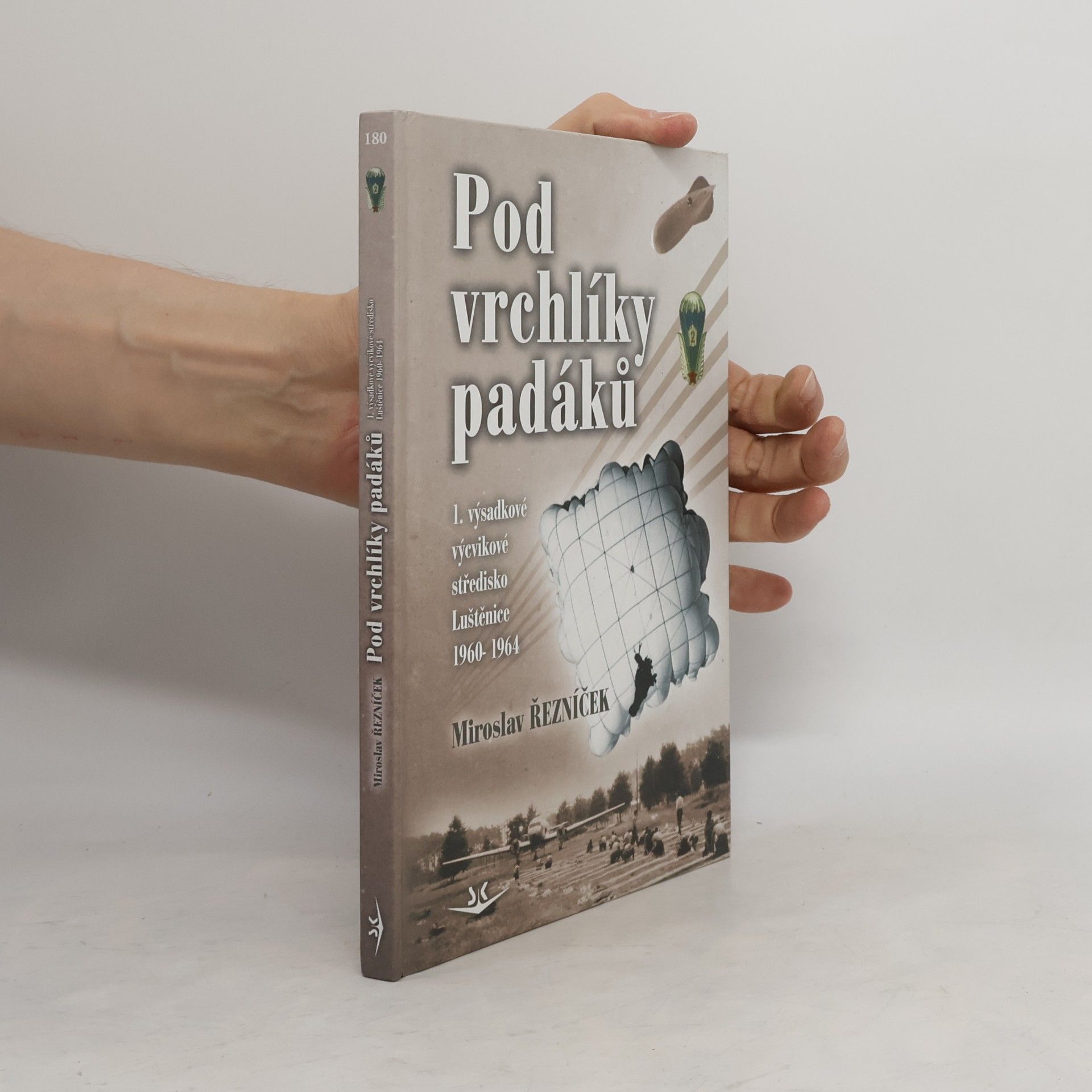 Miroslav Řezníček Pod vrchlíky padáků