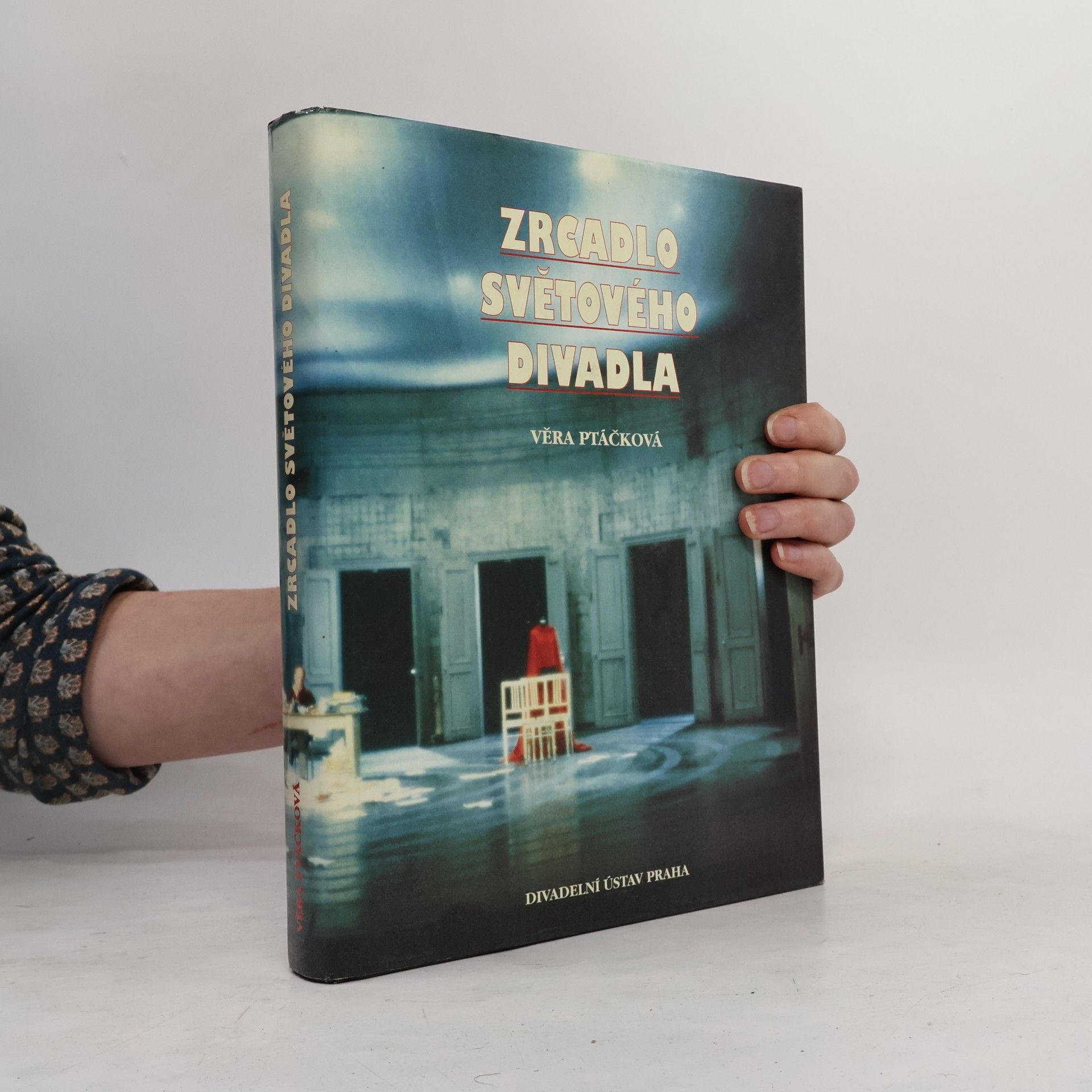 Věra Ptáčková Zrcadlo světového divadla