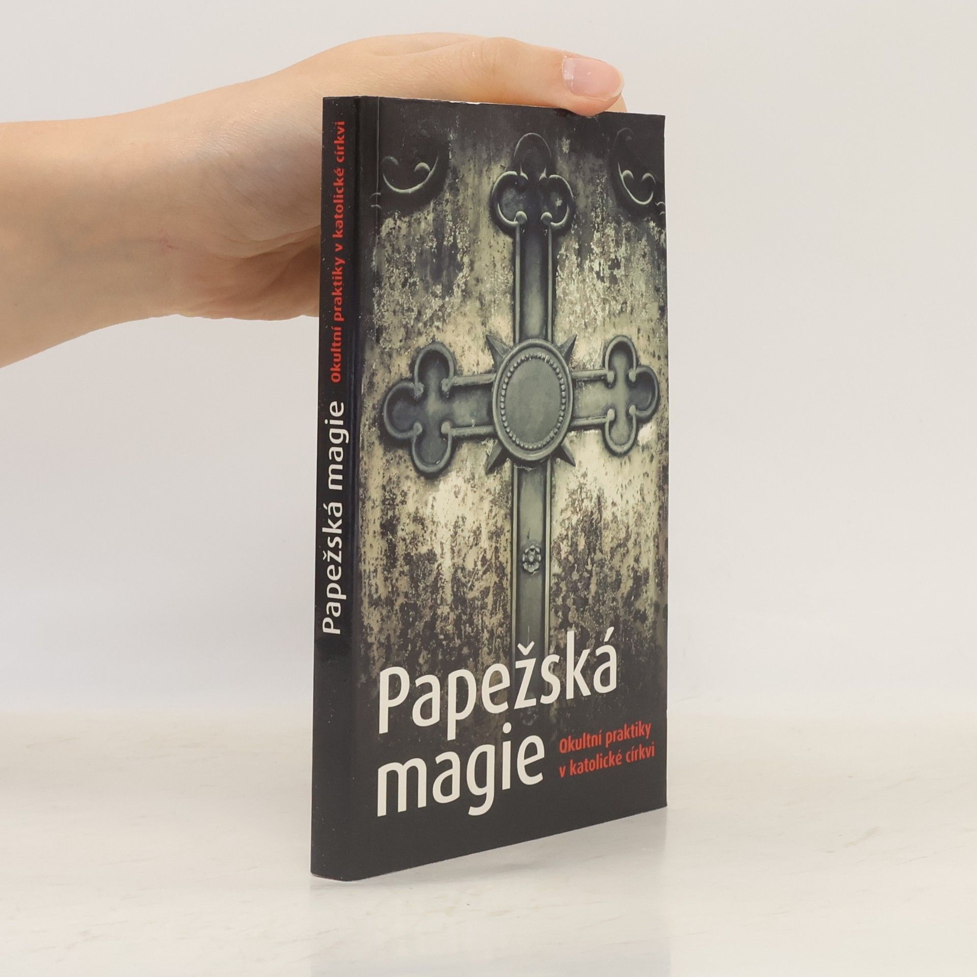 Simon Papežská magie. Okultní praktiky v katolické církvi.