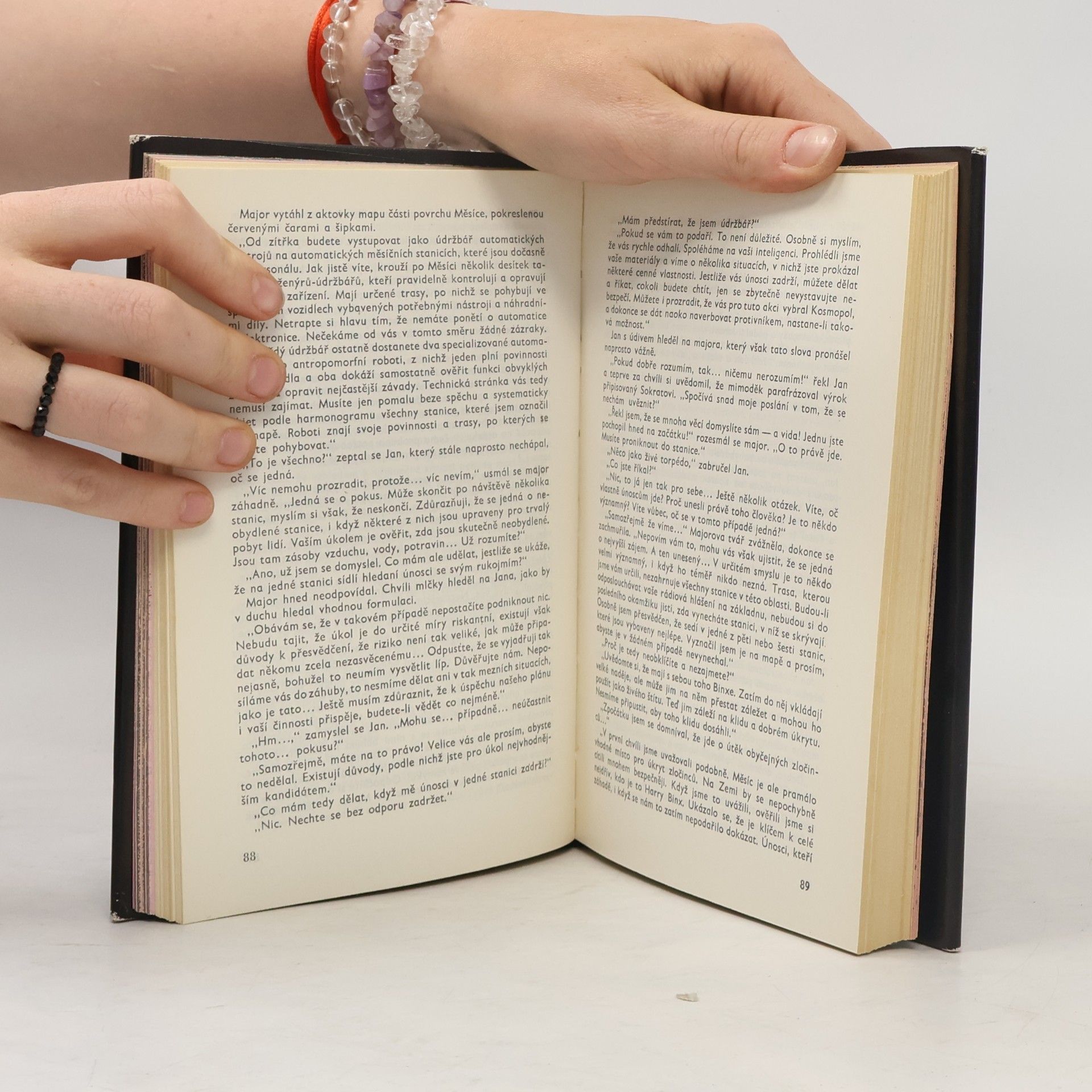 Various authors Pozemšťané a mimozemšťané