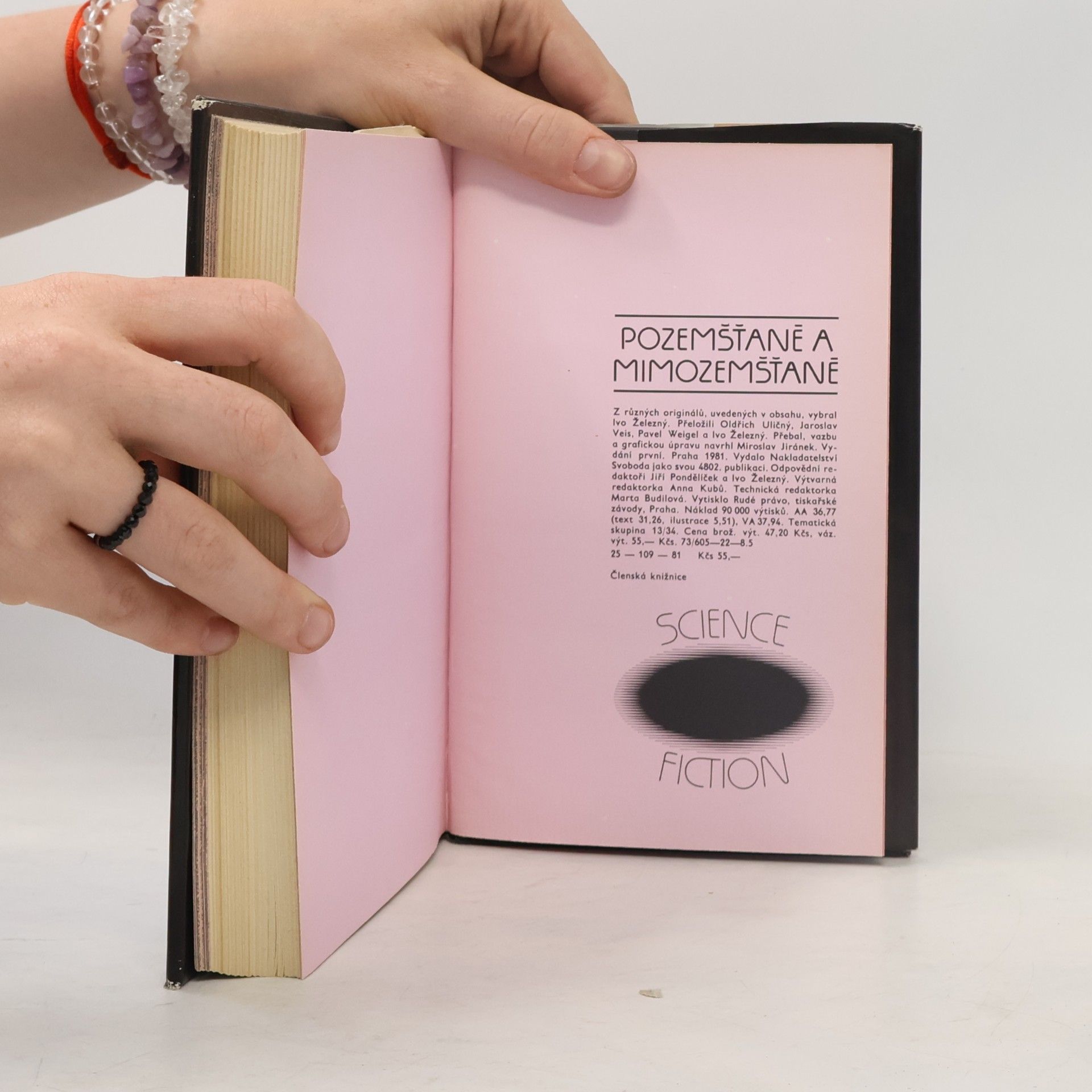 Various authors Pozemšťané a mimozemšťané