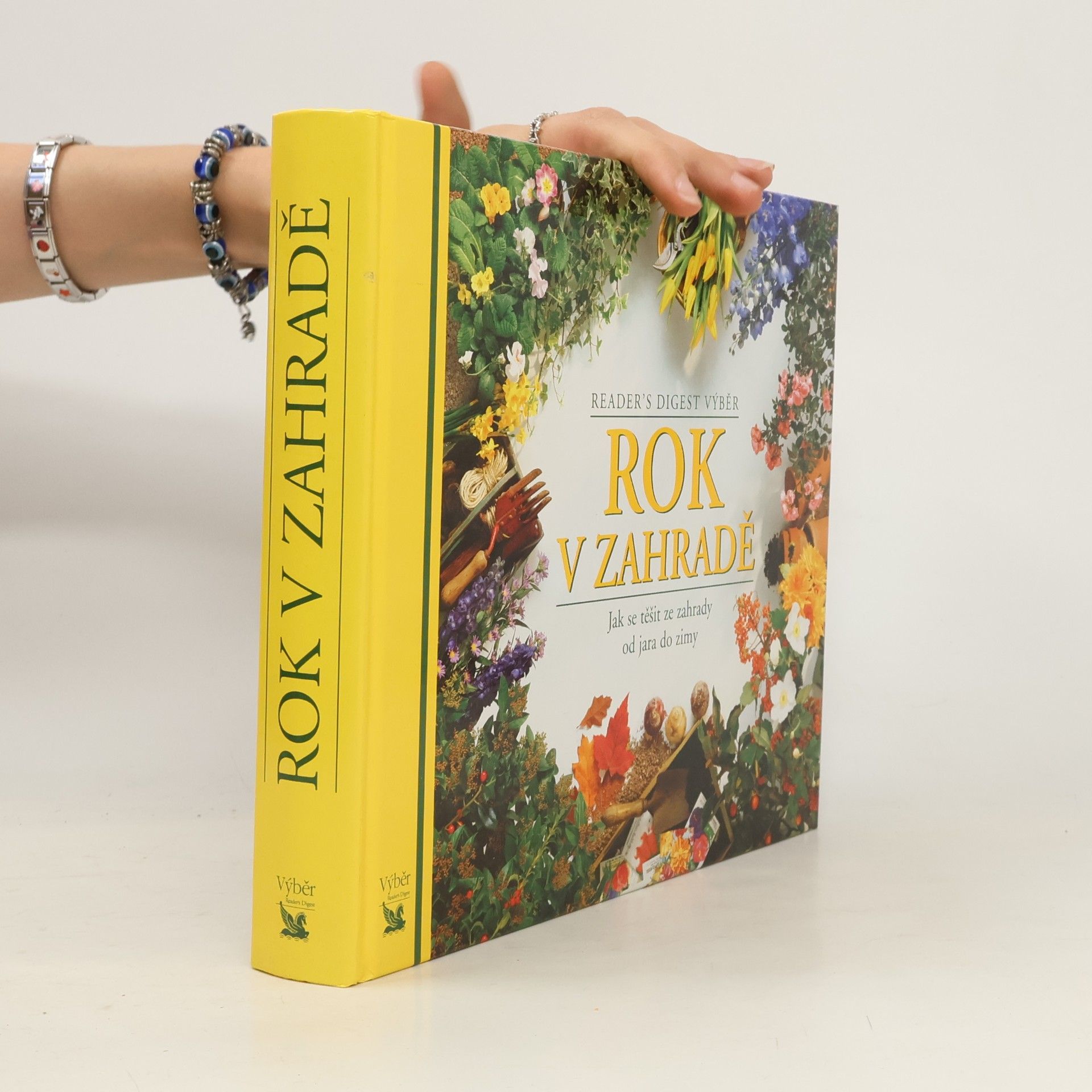 Autorenkollektiv Rok v zahradě. Jak se těšit ze zahrady od jara do zimy