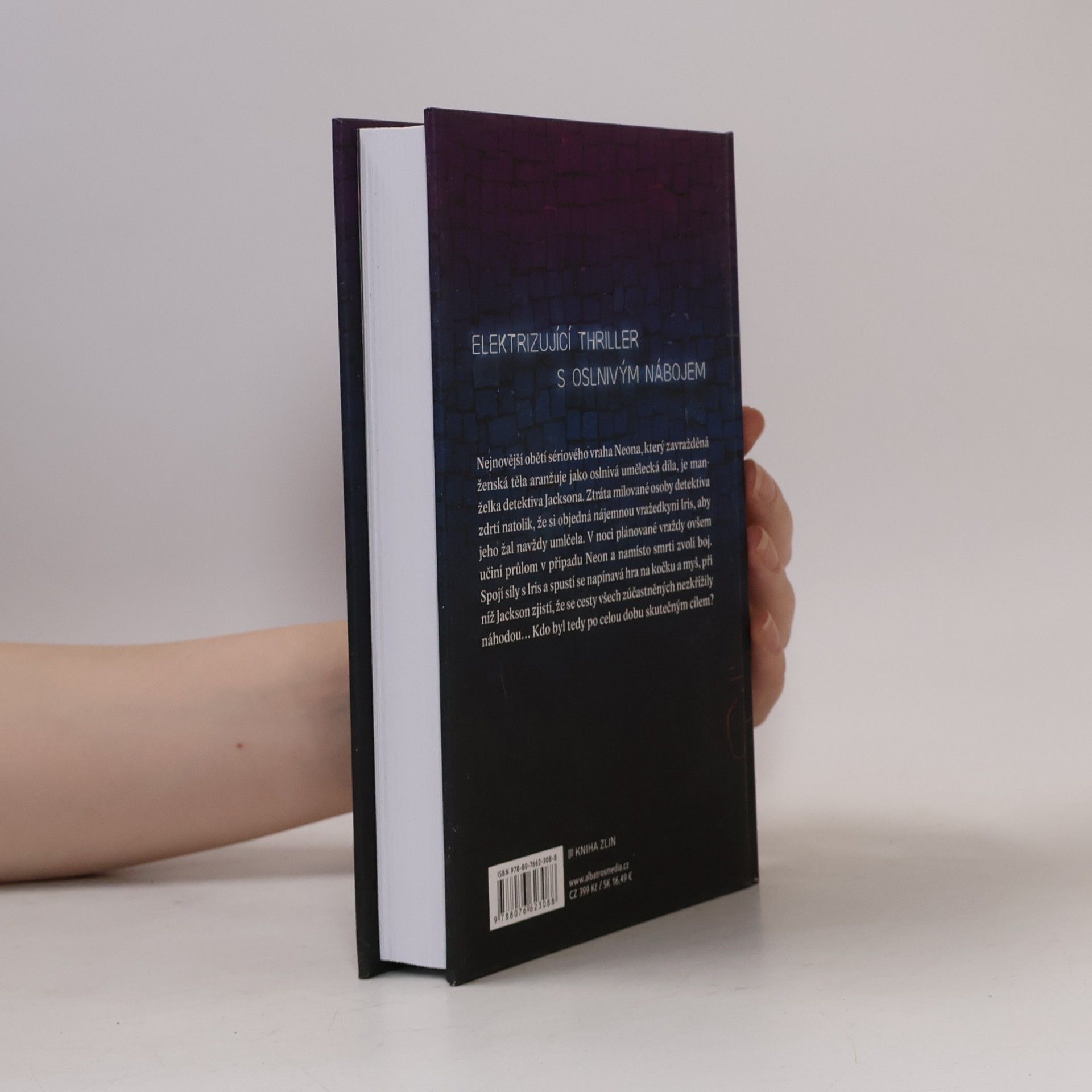 G. S. Locke Neon : vrah, který chce zářit