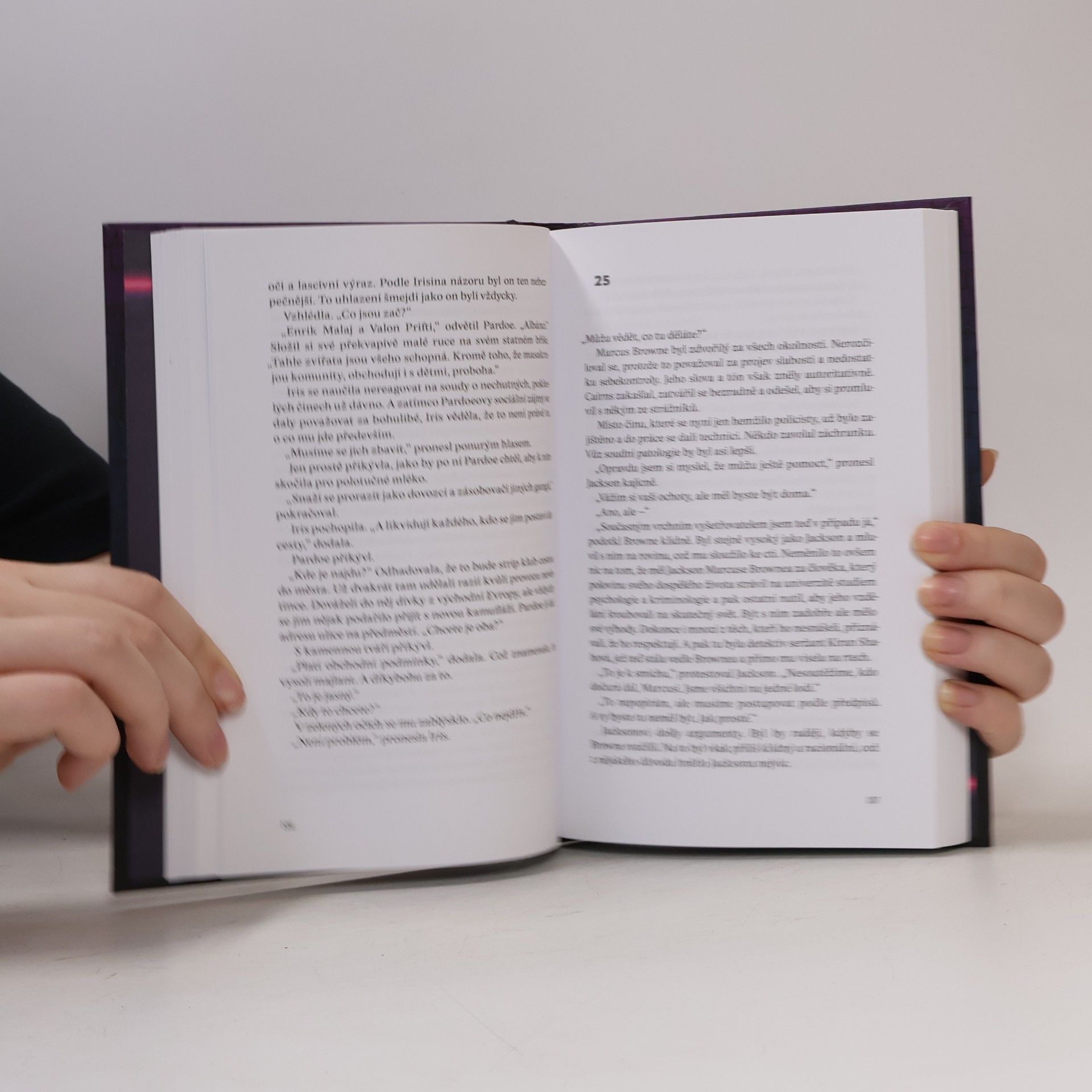 G. S. Locke Neon : vrah, který chce zářit