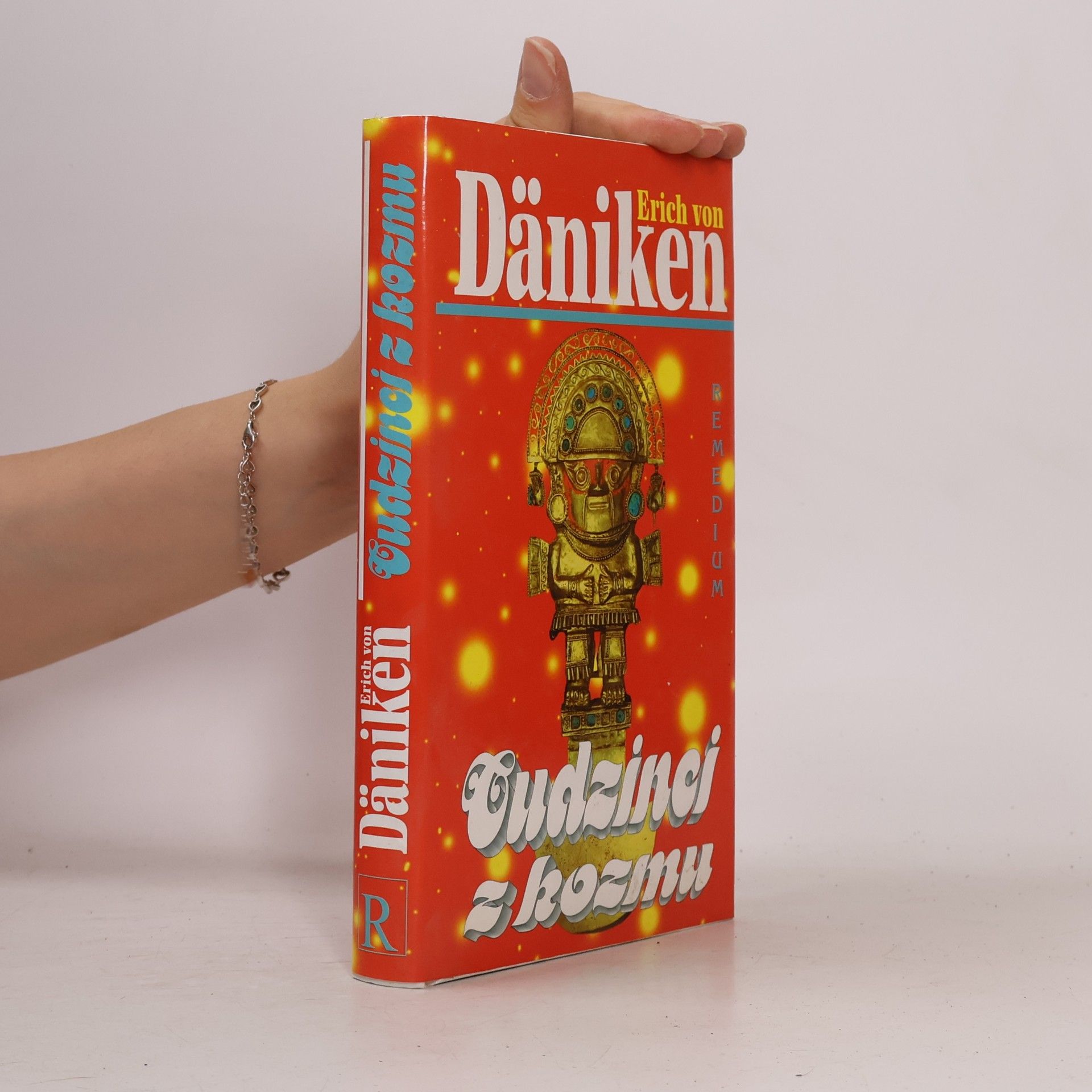 Erich von Däniken Cudzinci z kozmu