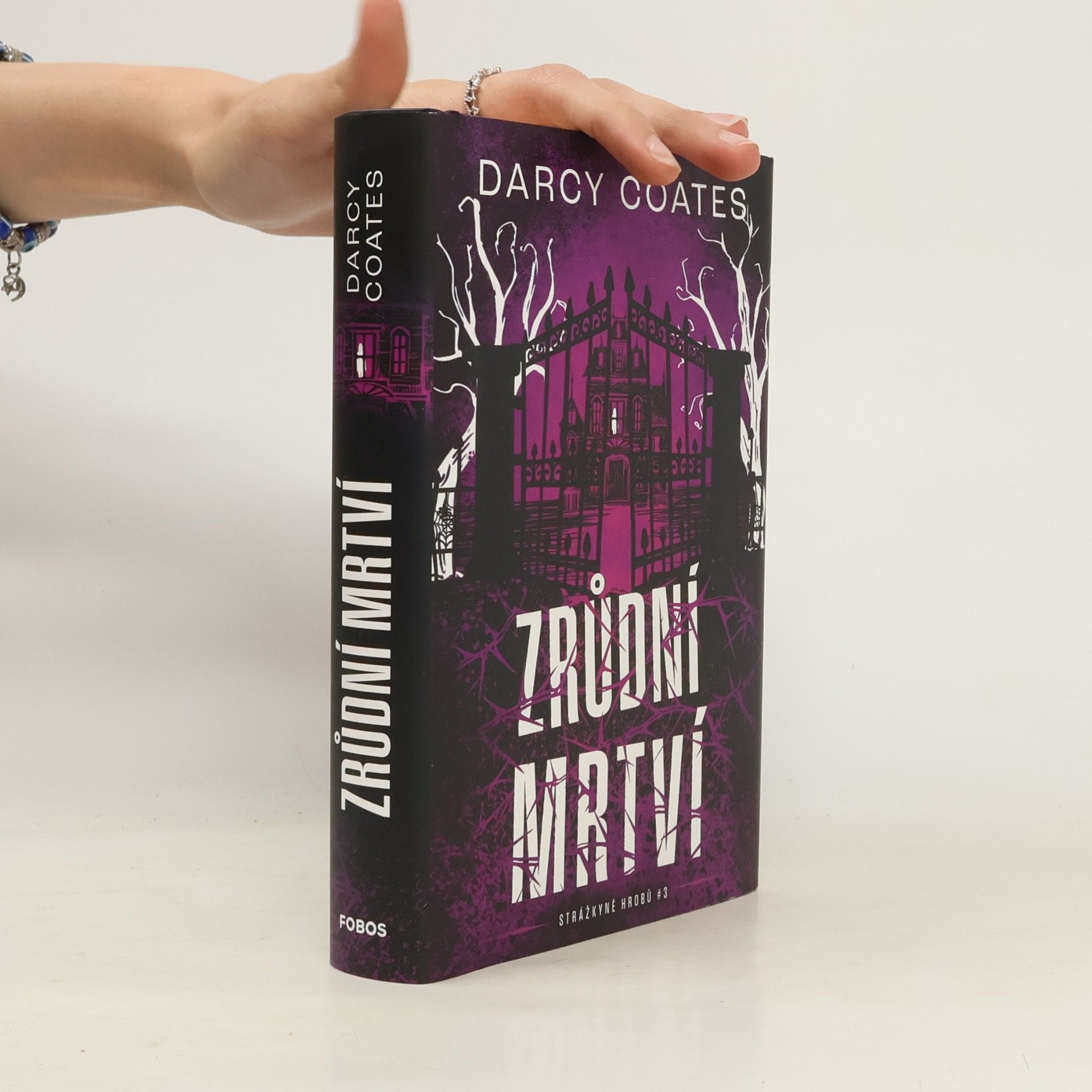 Darcy Coates Zrůdní mrtví