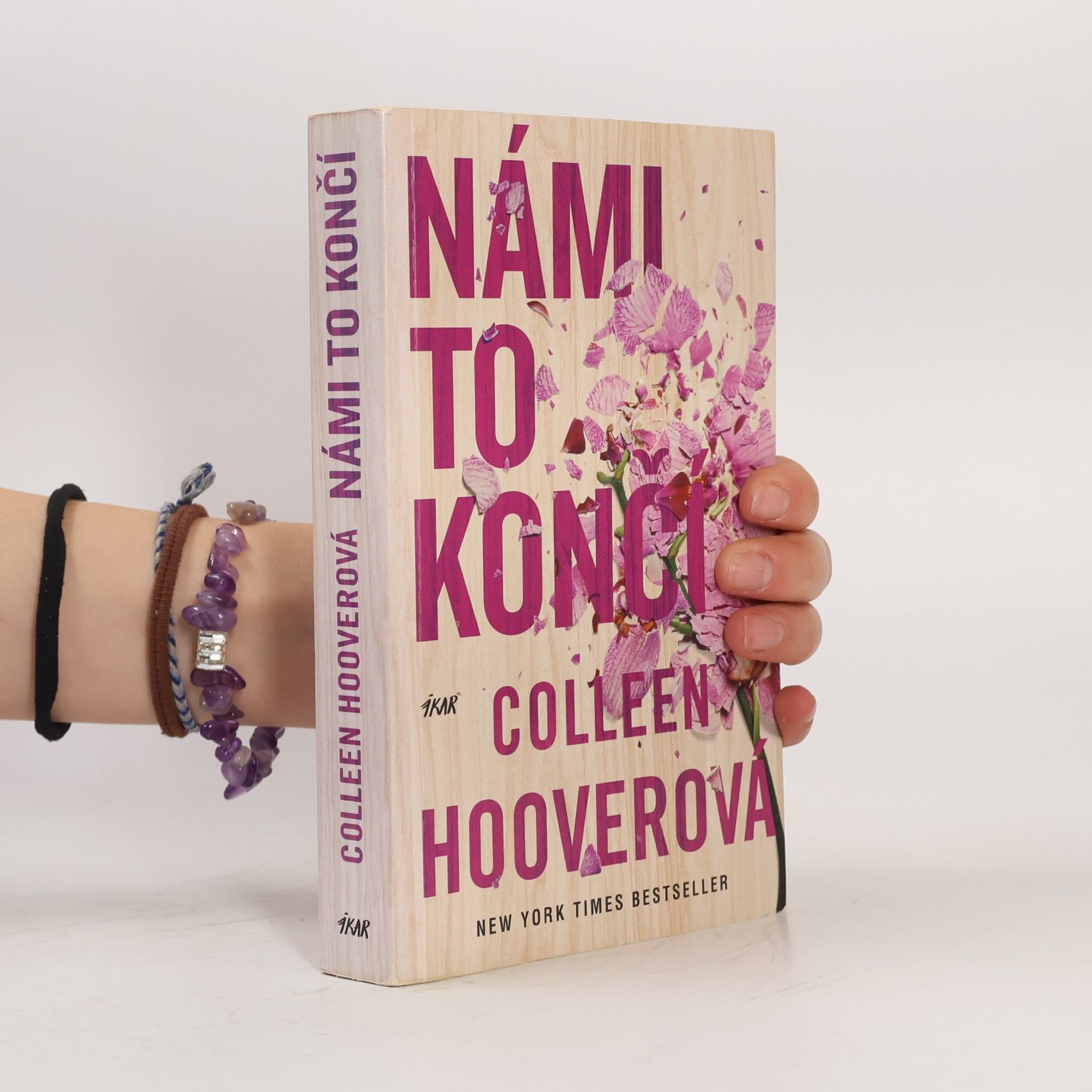 Colleen Hoover Námi to končí