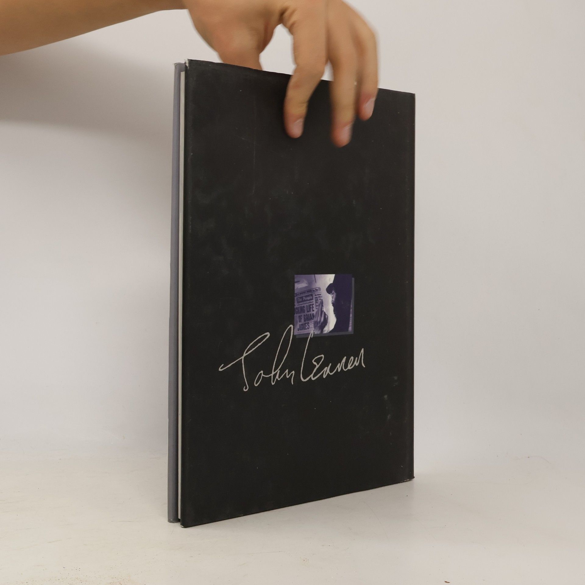 John Robertson John Lennon 1940-1980 : život Johna Lennona v datech a obrazech