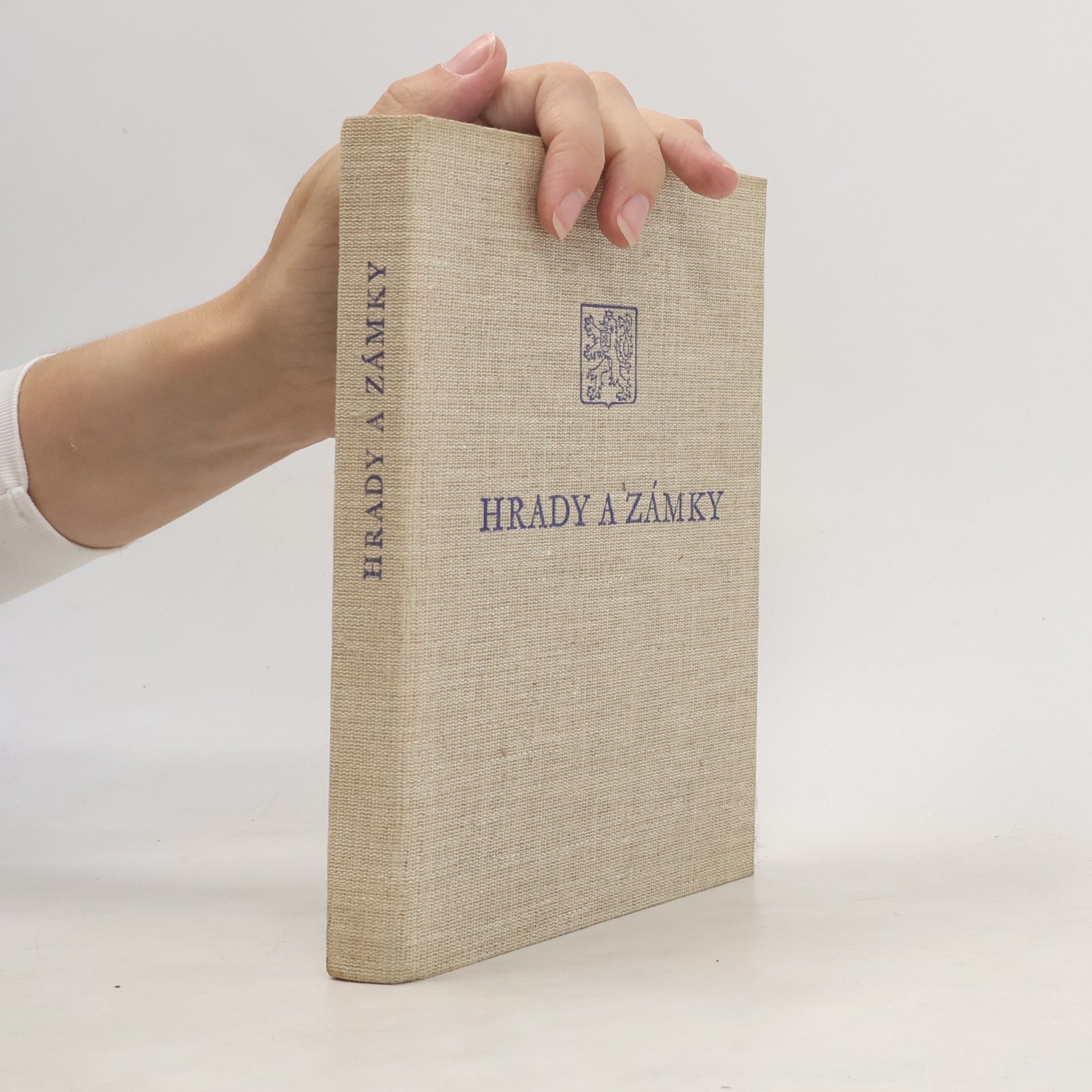 Autores varios Hrady a zámky