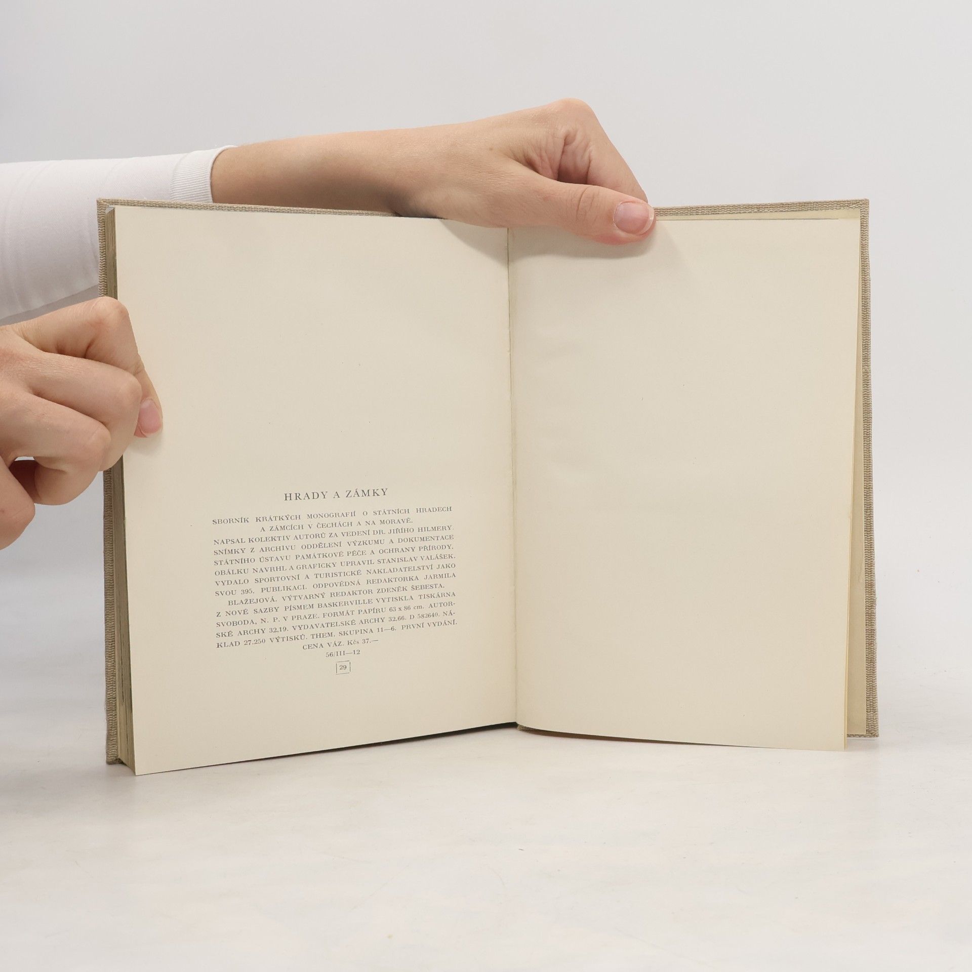 Autores varios Hrady a zámky