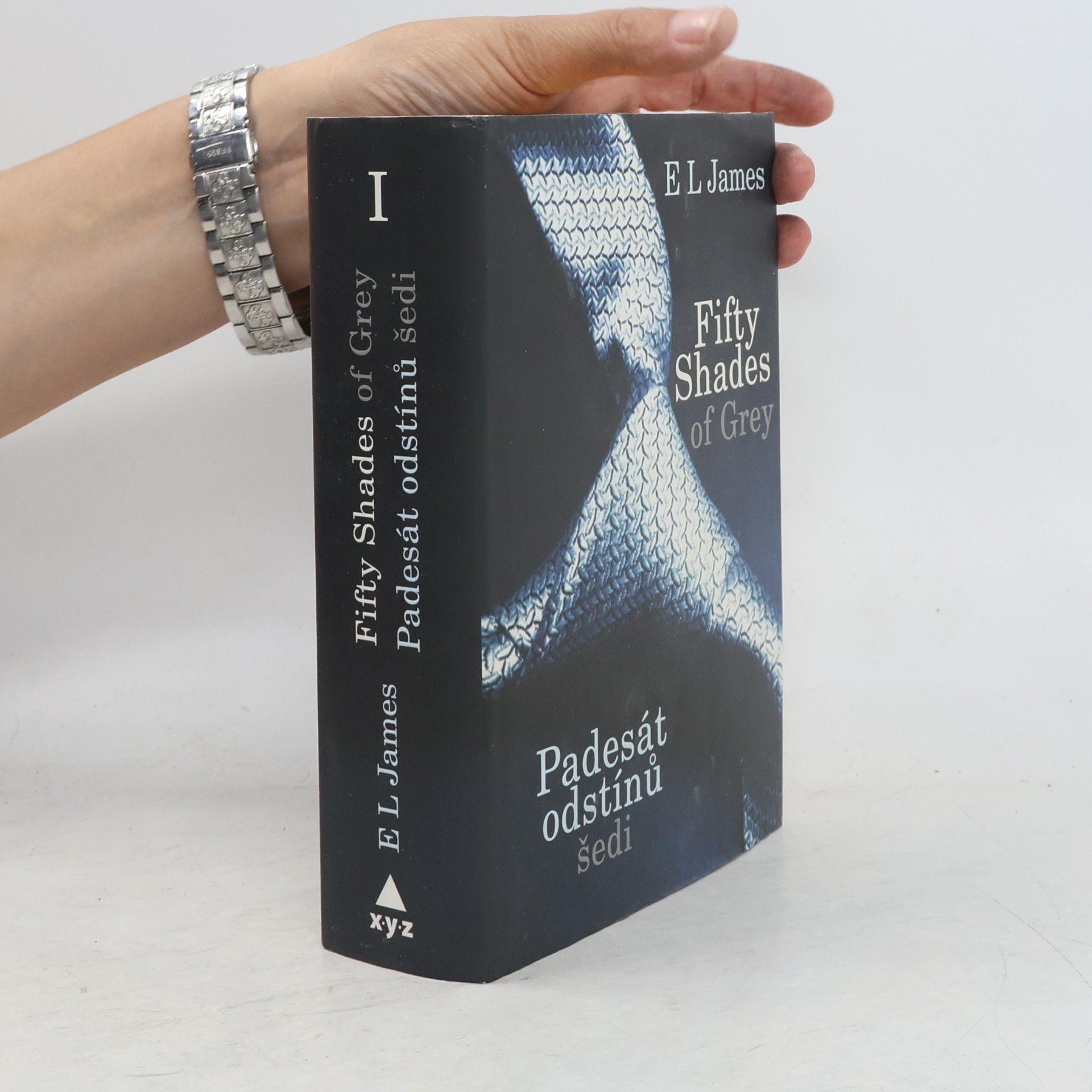 E. L. James Padesát odstínů šedi