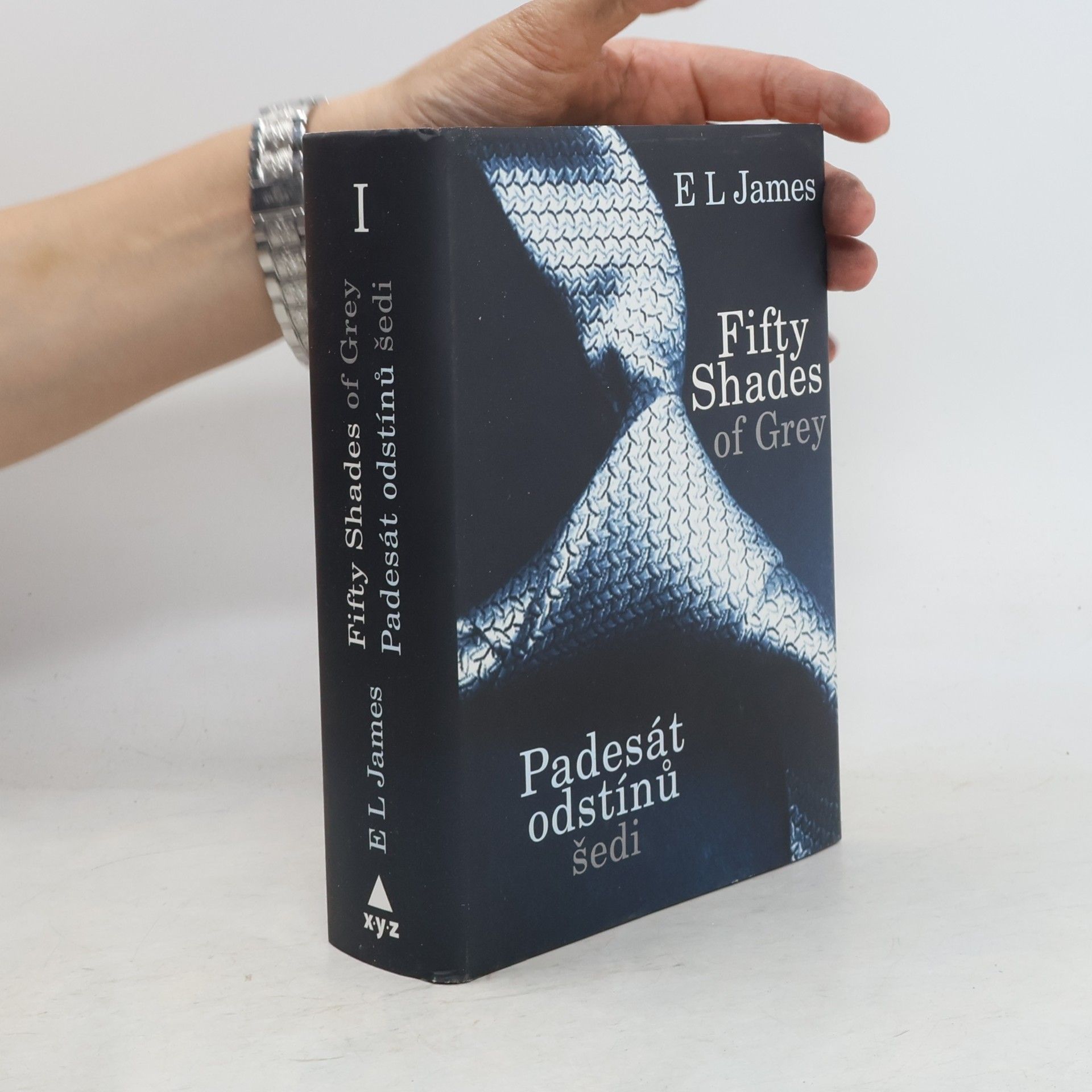 E. L. James Padesát odstínů šedi