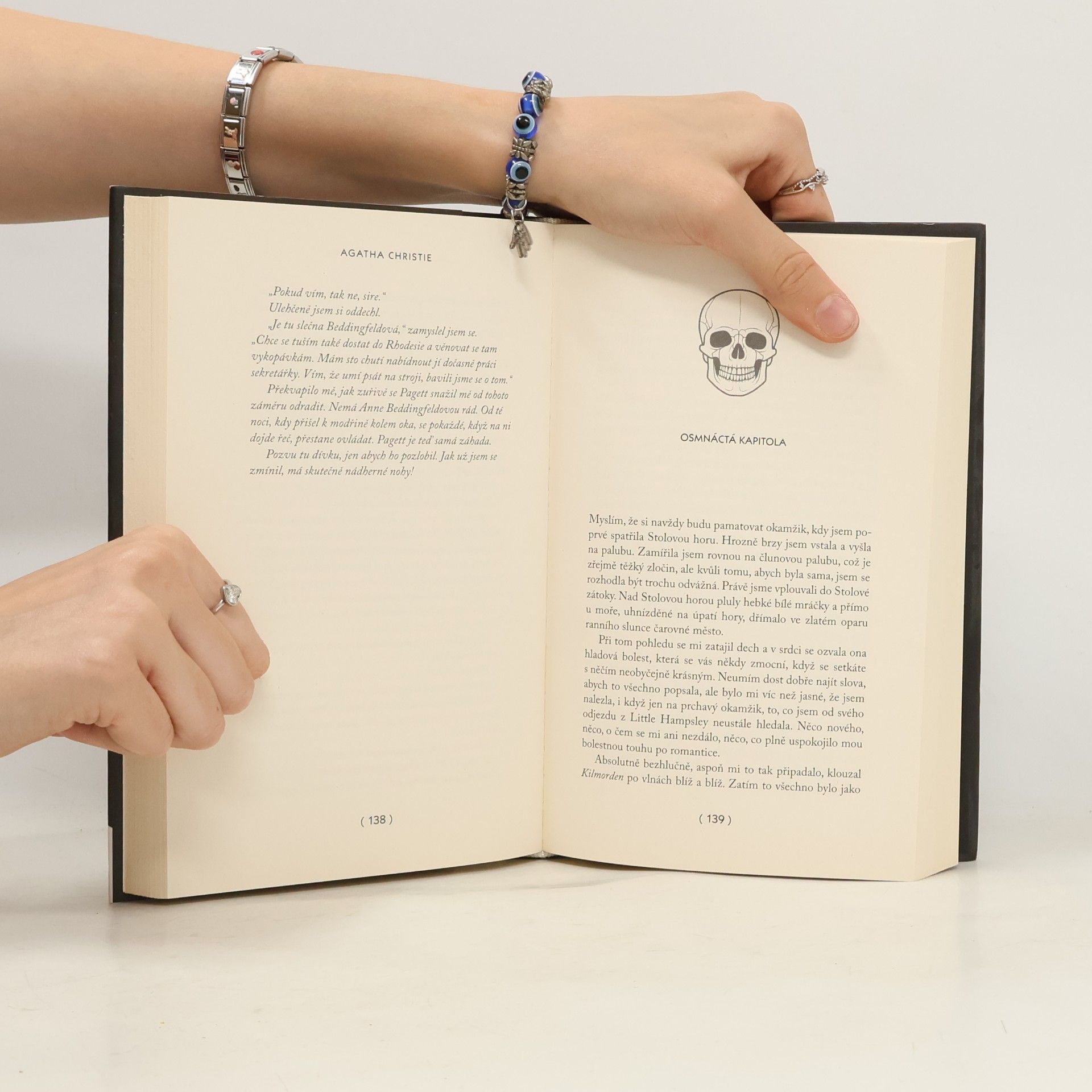 Agatha Christie Muž v hnědém obleku