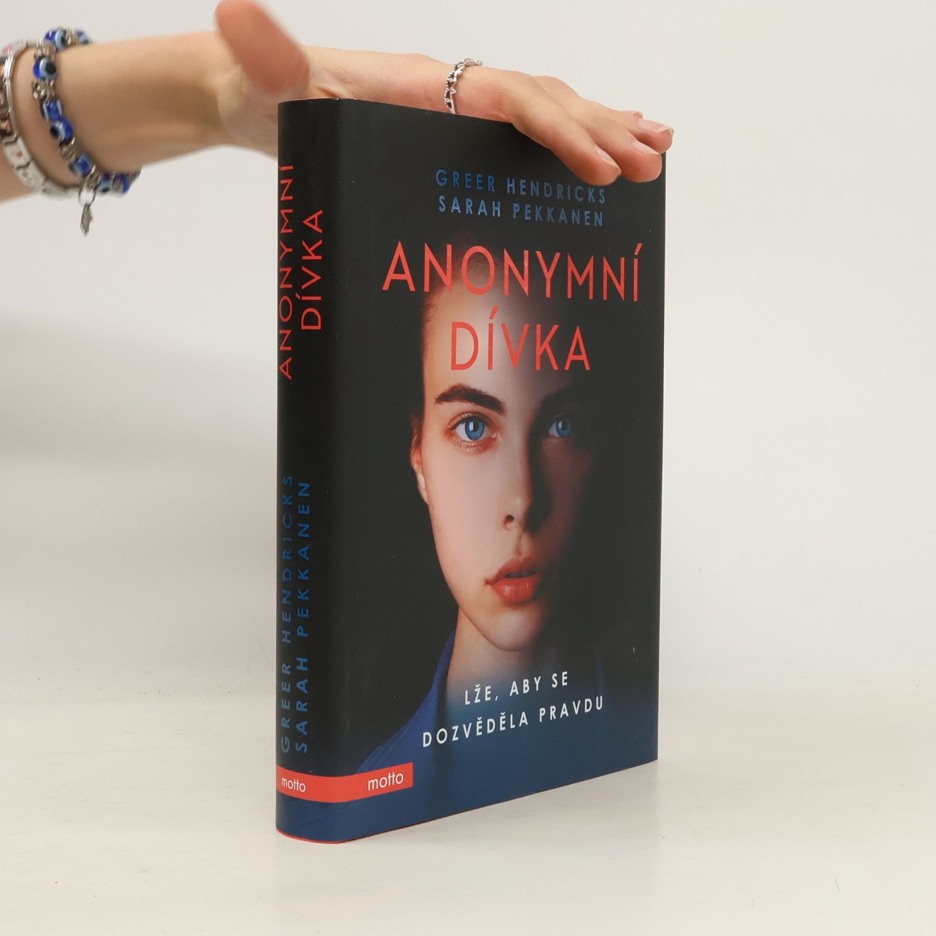Greer Hendricks Anonymní dívka. Lže, aby se dozvěděla pravdu