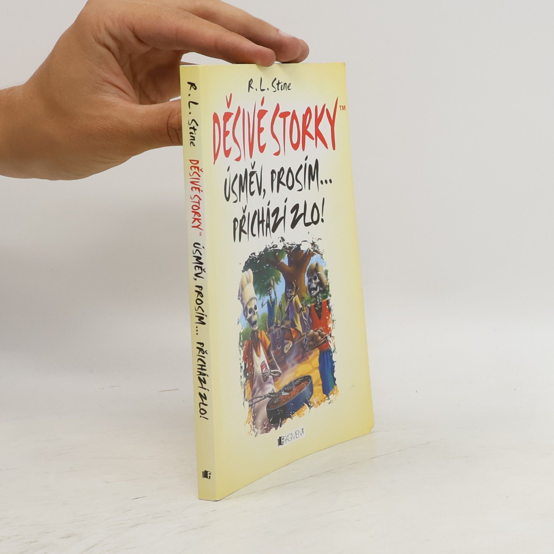 R. L. Stine Děsivé storky: Úsměv, prosím... přichází zlo!