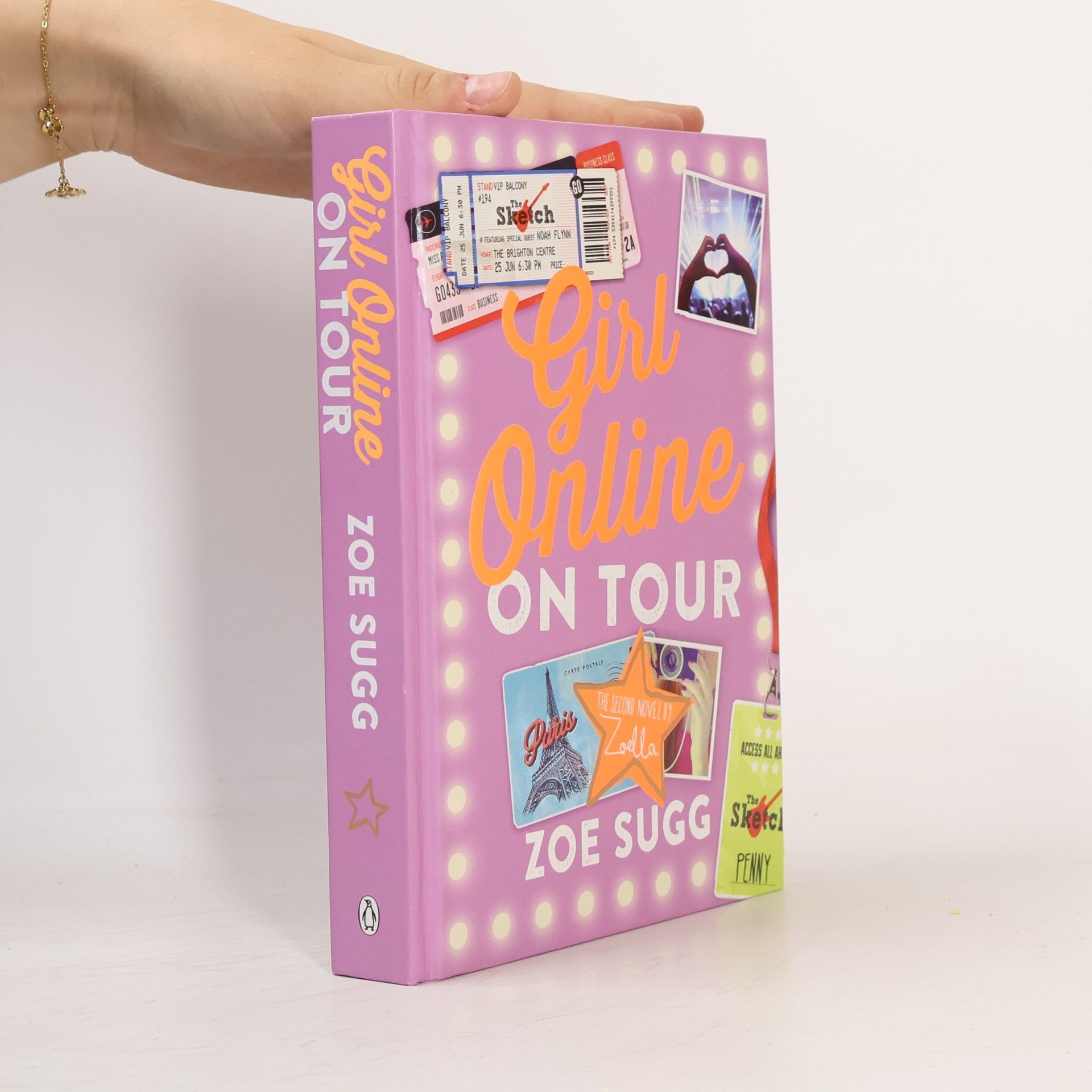Zoe Sugg Girl online. On tour