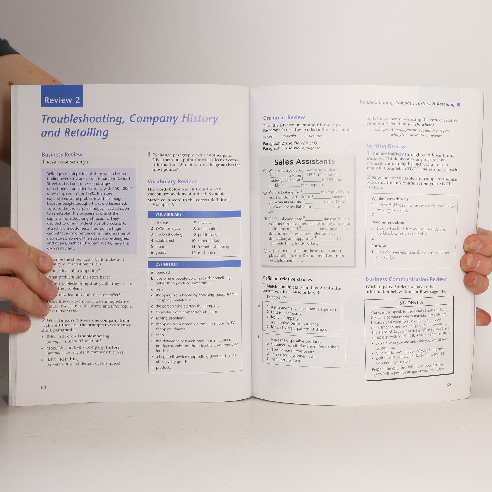 Sue Robbins First insights into business : students' book
