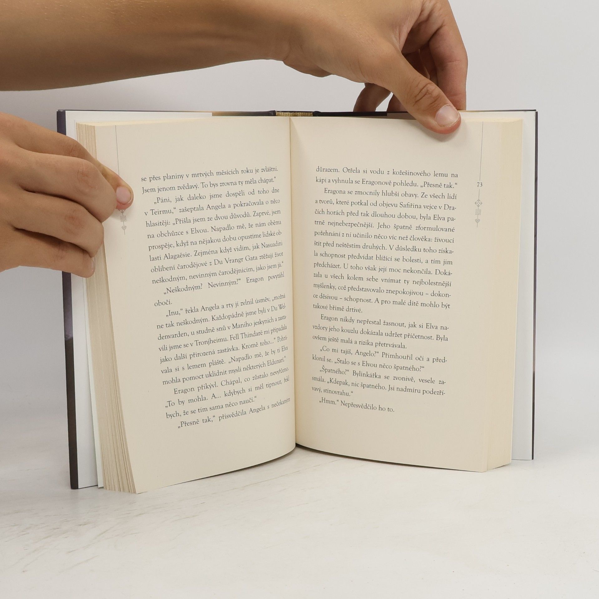 Christopher Paolini Poutník, čarodějnice a červ - Příběhy z Alagaësie I.