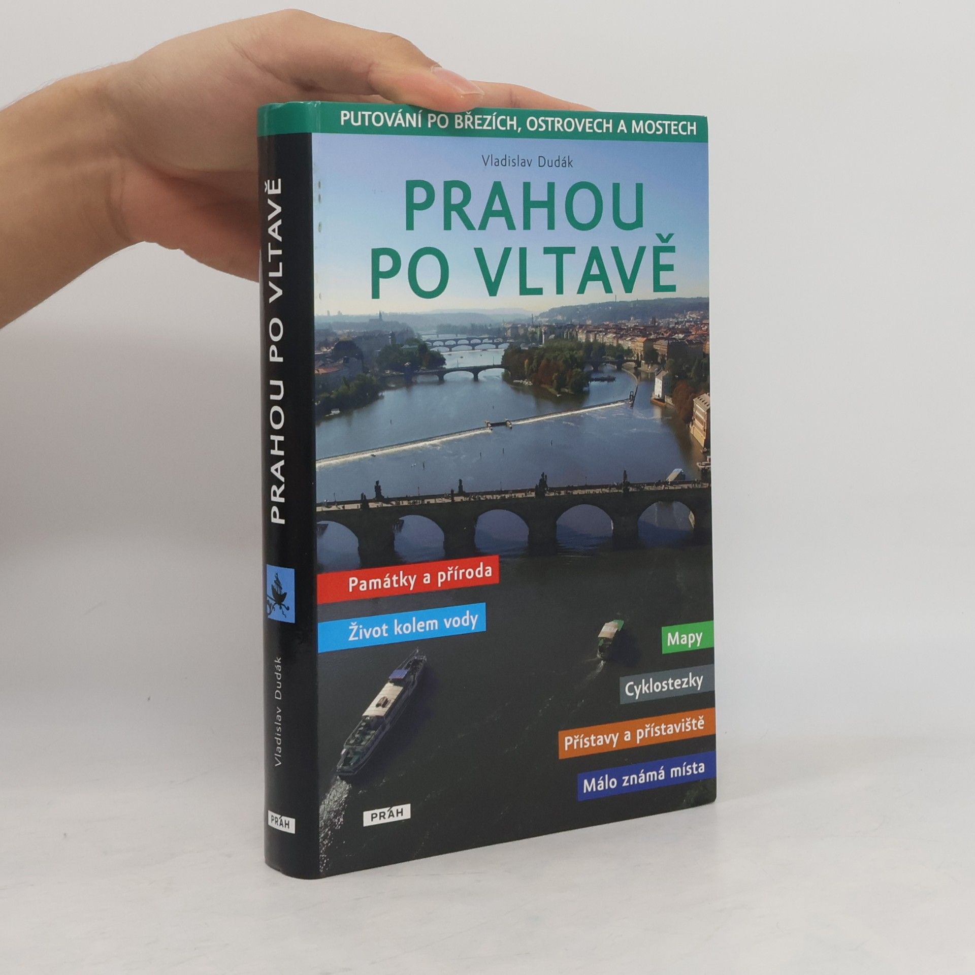 Jiří Podrazil Prahou po Vltavě