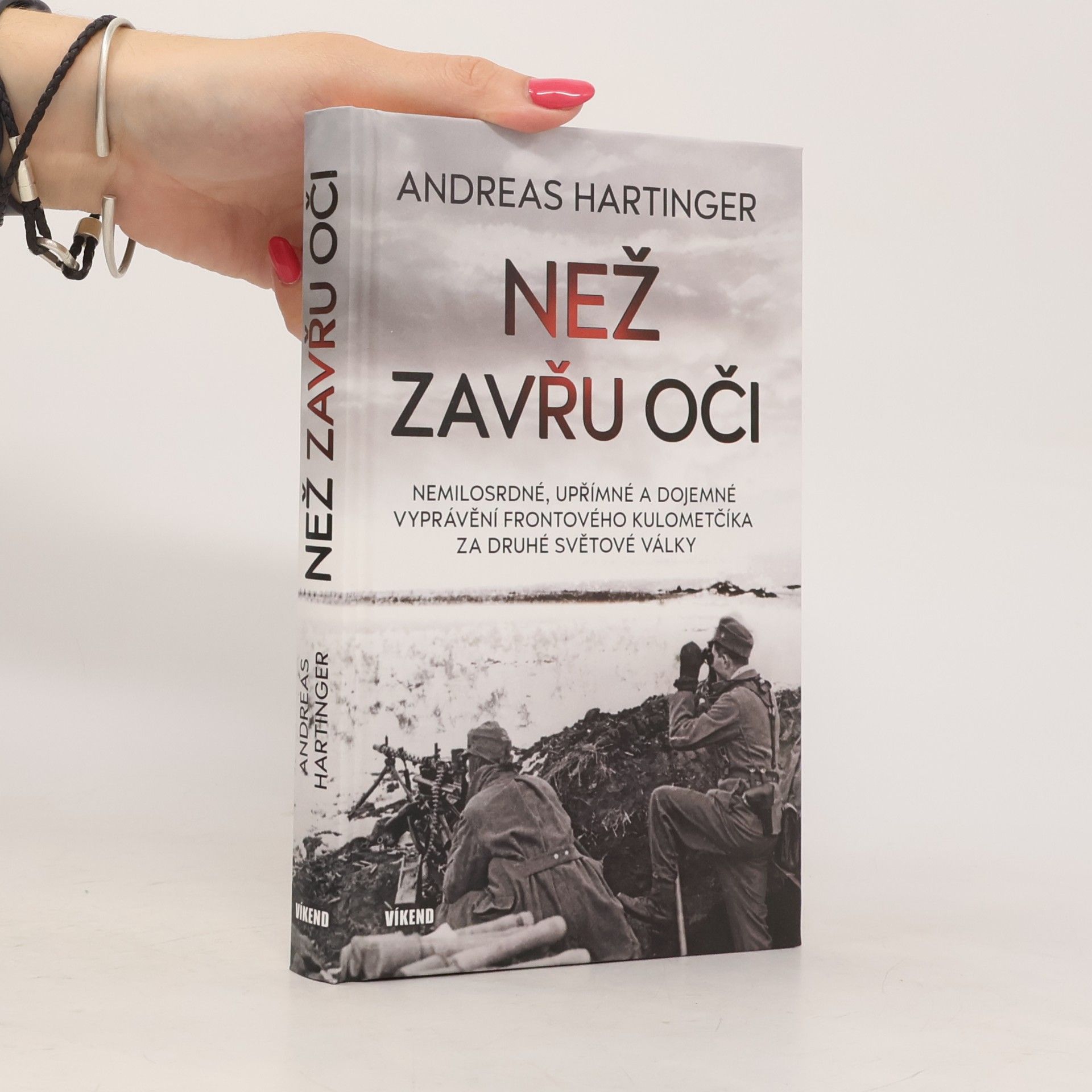 Andreas Hartinger Než zavřu oči: Nemilosrdné, upřímné a dojemné vyprávění frontového kulometčíka za druhé světové války