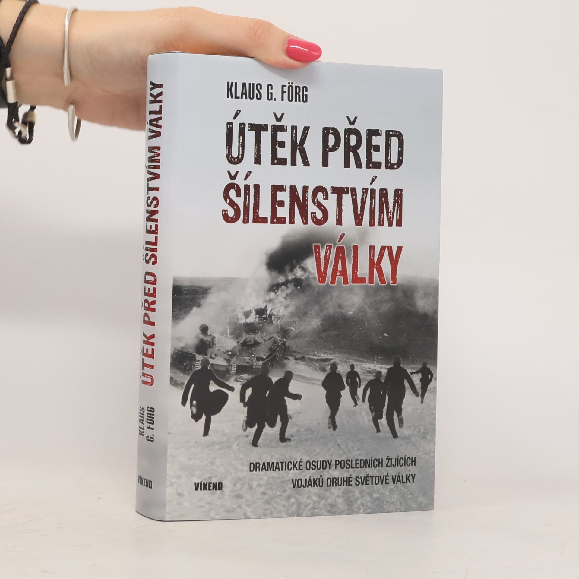 Klaus G. Förg Útěk před šílenstvím války