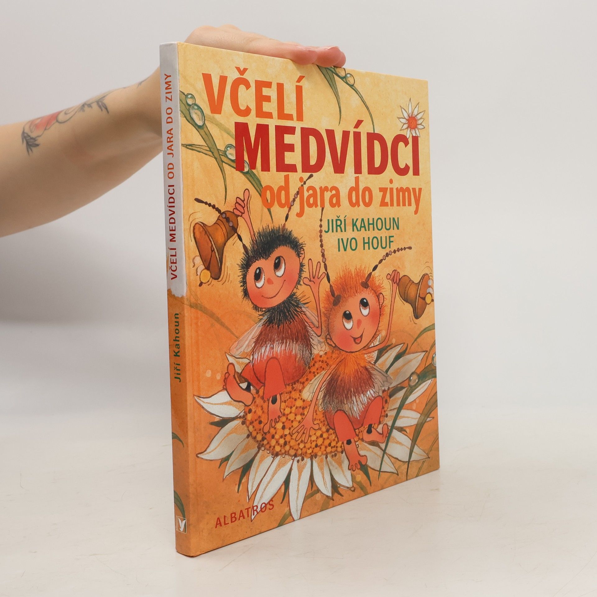 Jiří Kahoun Včelí medvídci od jara do zimy
