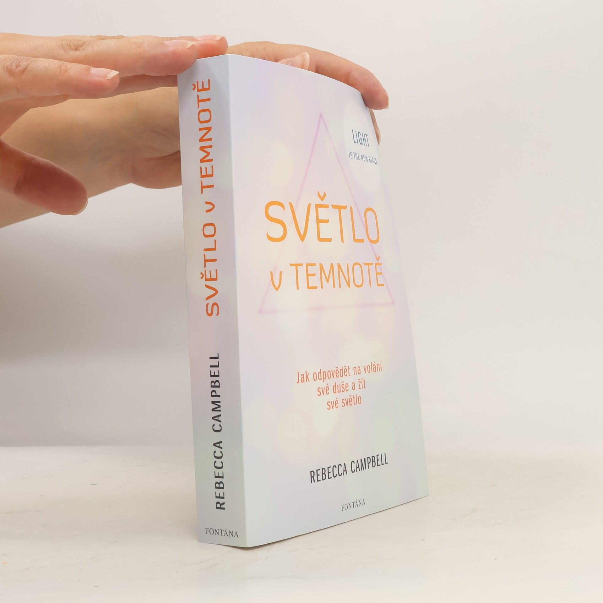 Rebecca Campbell Světlo v temnotě. Jak odpovědět na volání své duše a žít své Světlo