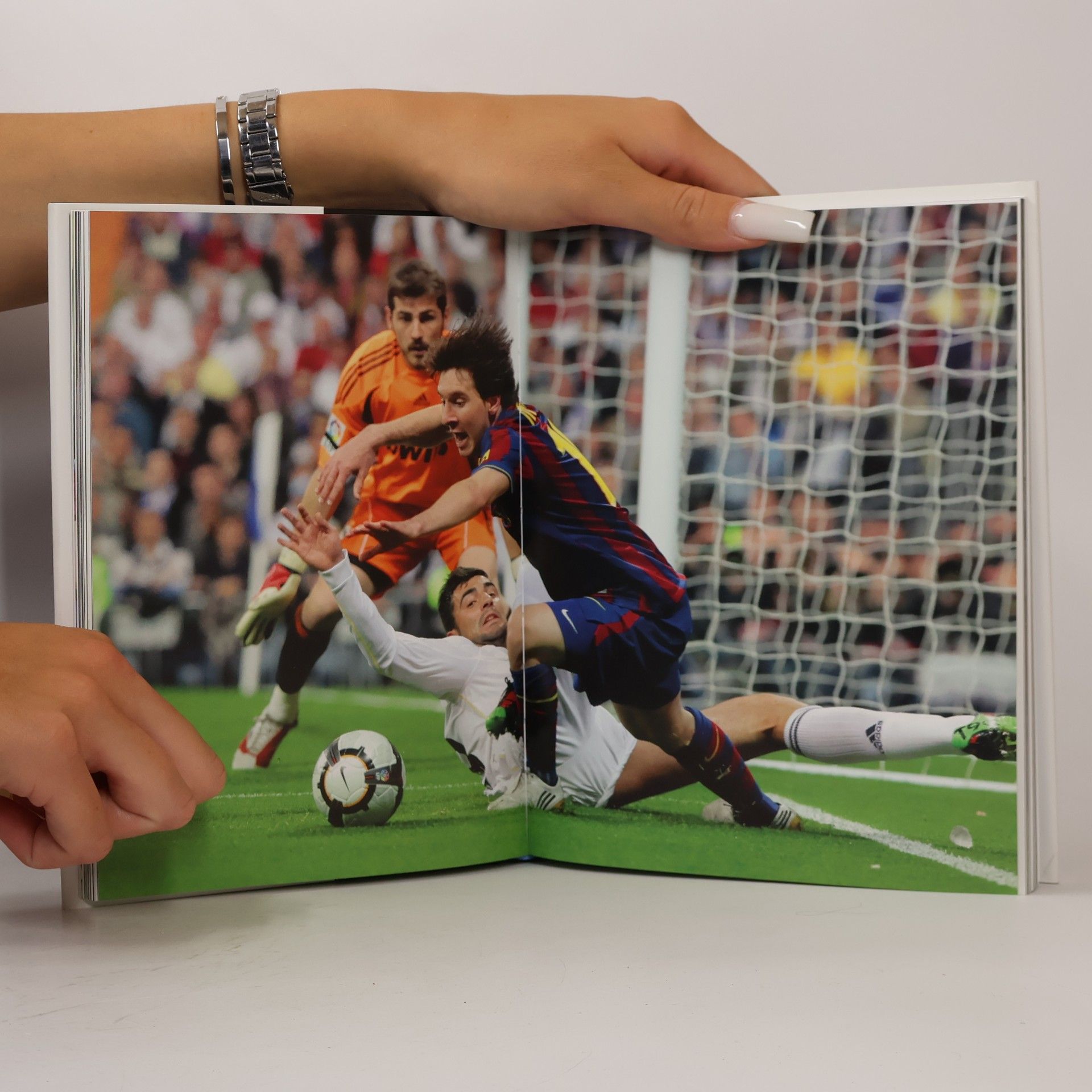 Sanjeev Shetty Messigrafika. Grafický životopis futbalového génia