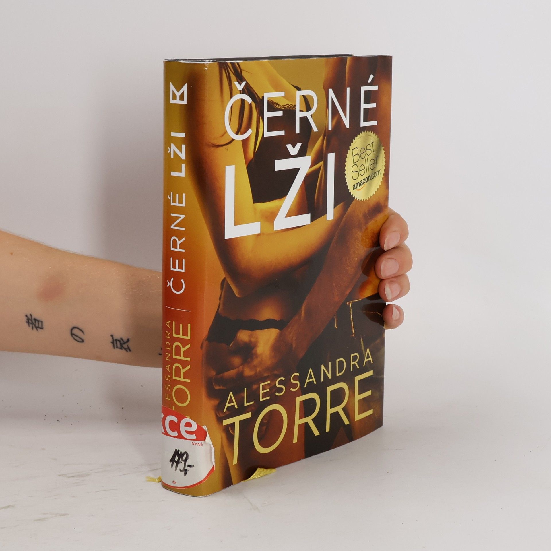 Alessandra Torre Černé lži