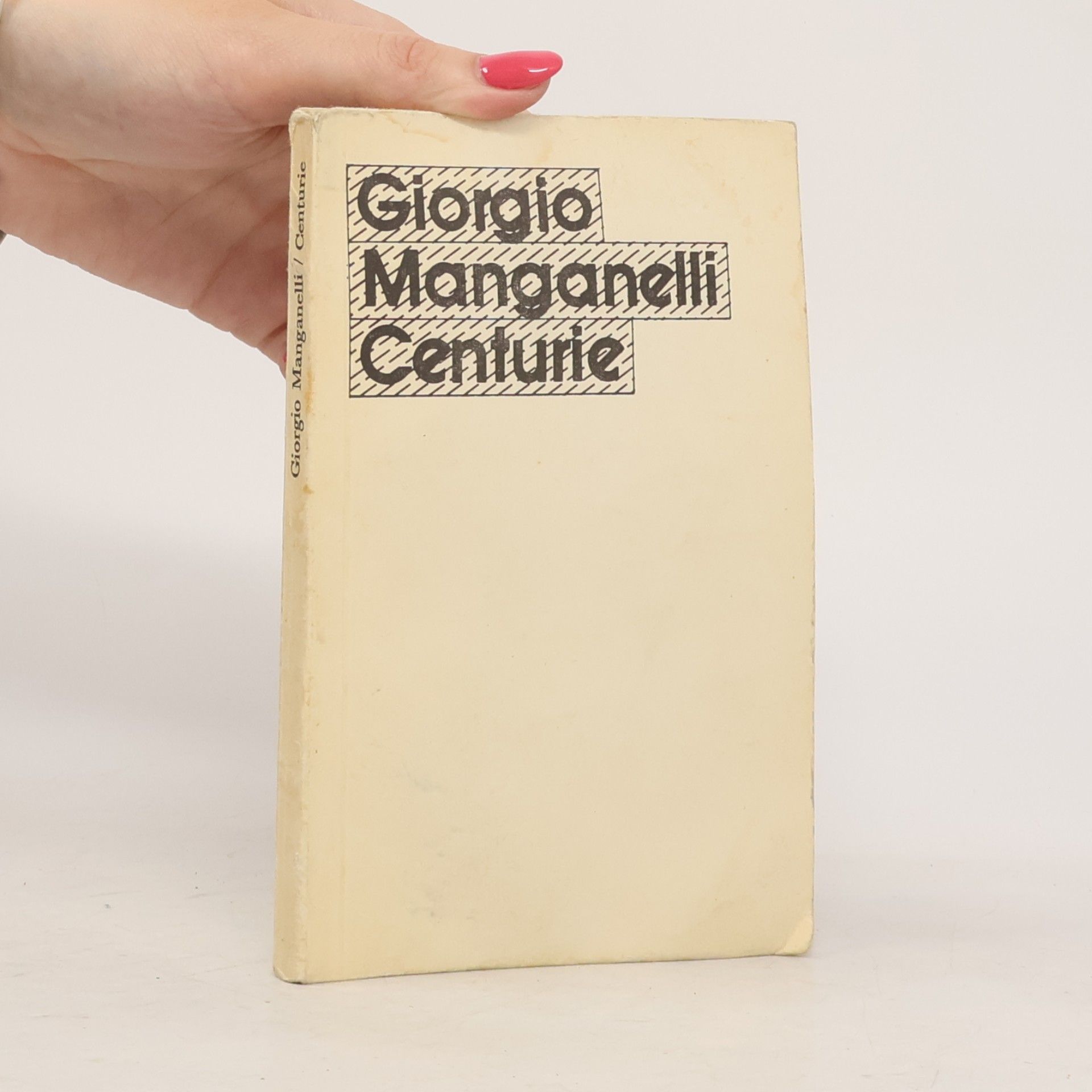 Giorgio Manganelli Centurie. Sto malých románových epopejí
