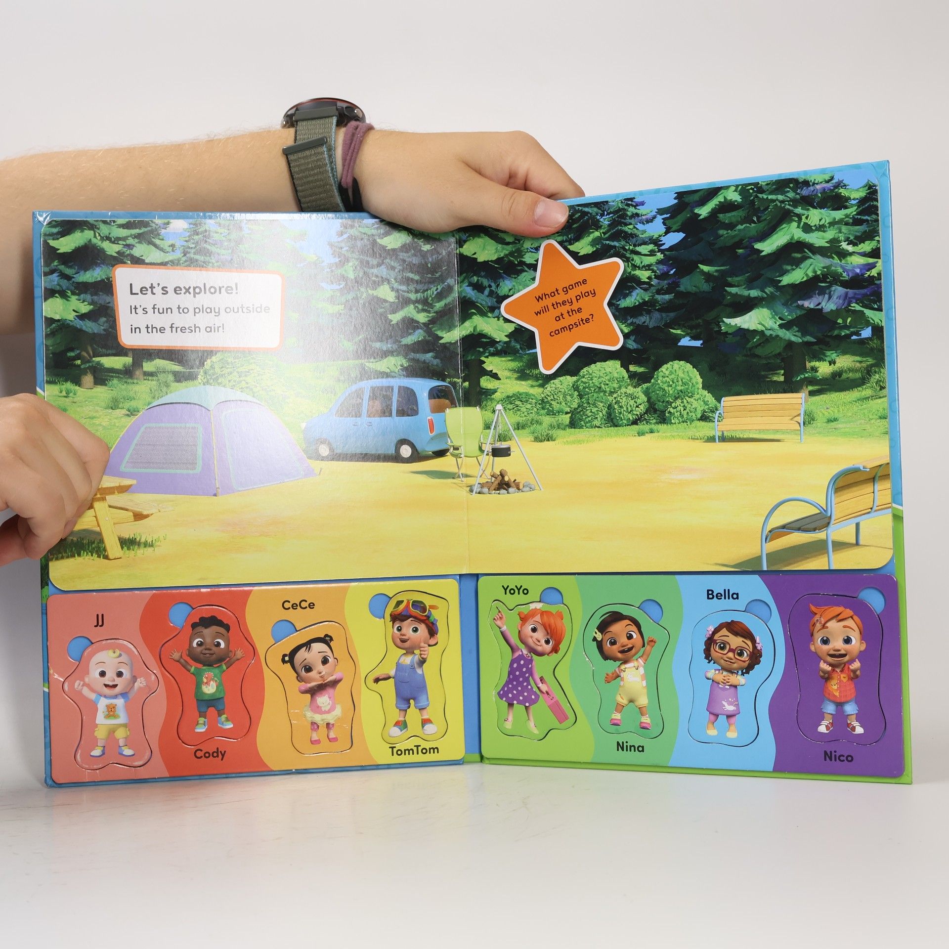 Cocomelon Official CoComelon Magnet Book