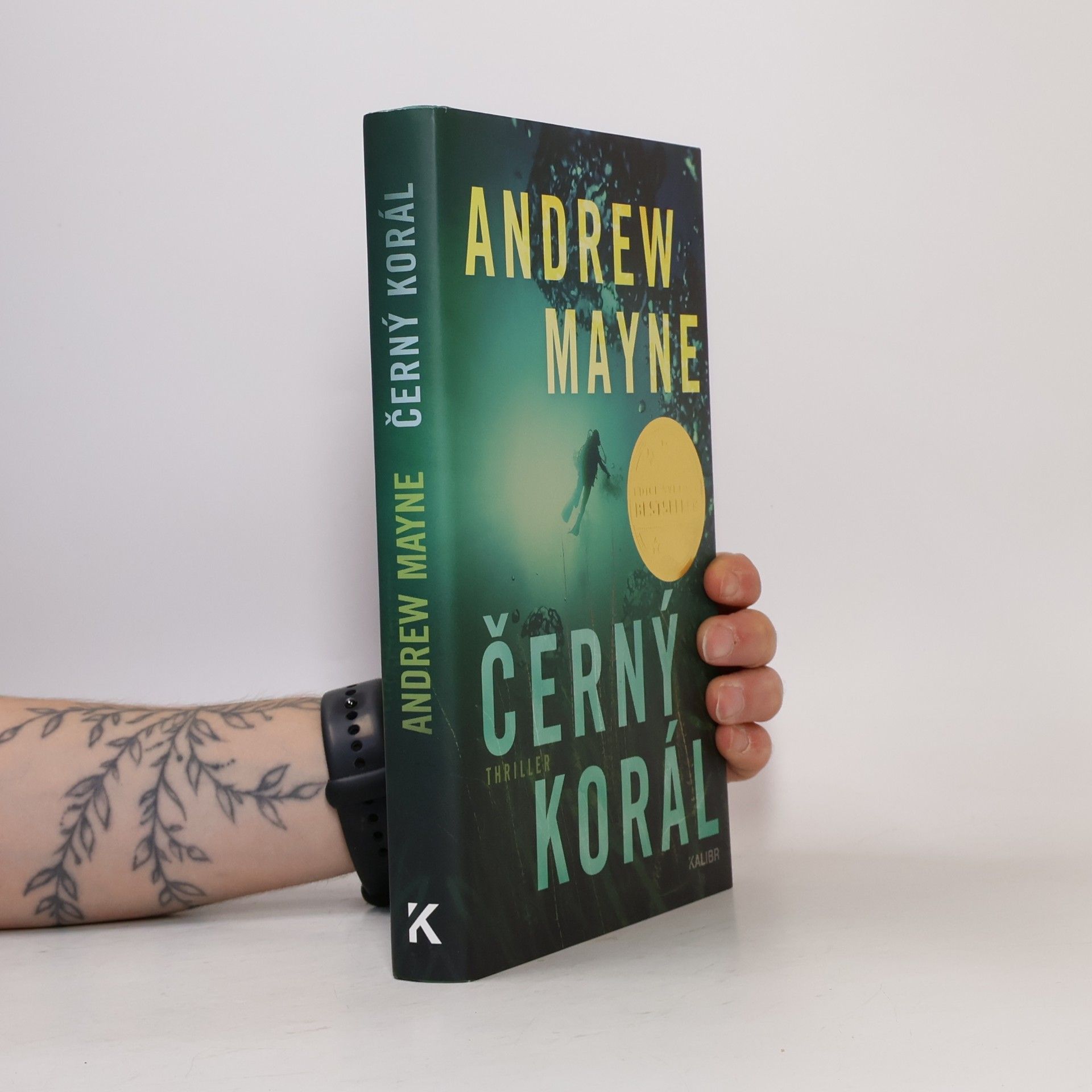 Andrew Mayne Černý korál