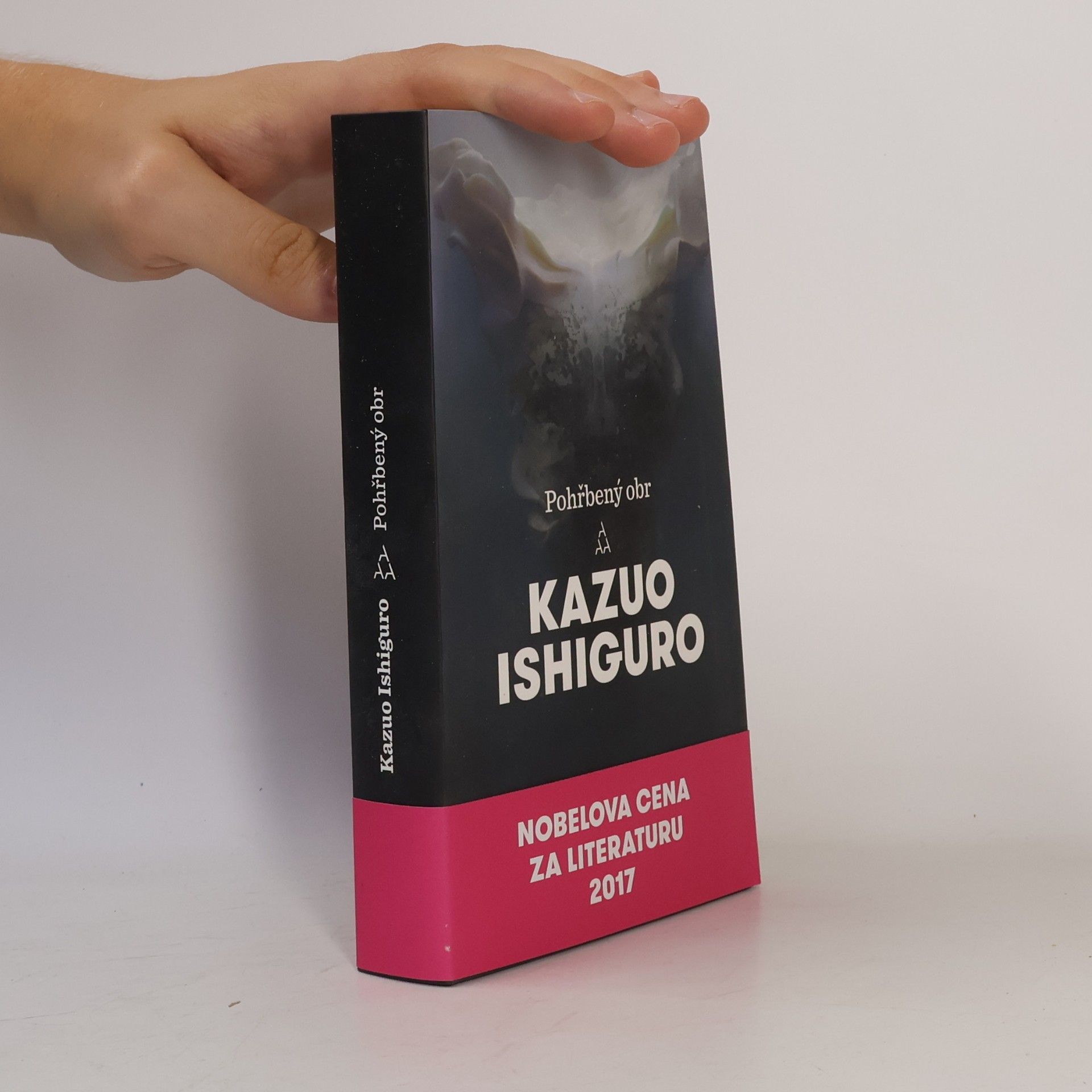 Kazuo Ishiguro Pohřbený obr