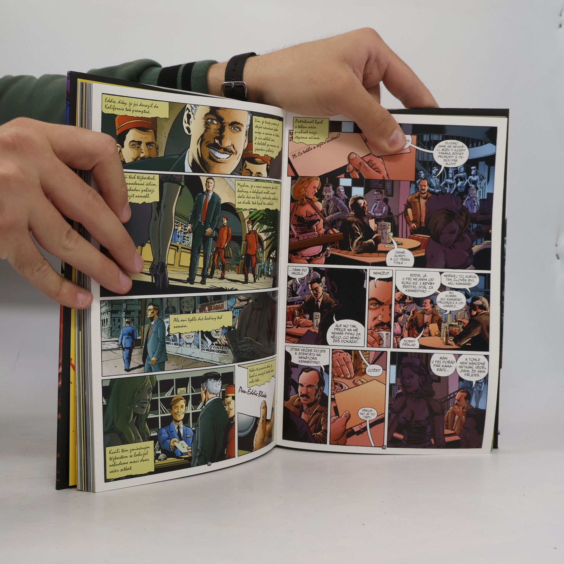 Brian Azzarello Před Strážci. Komediant, Rorschach