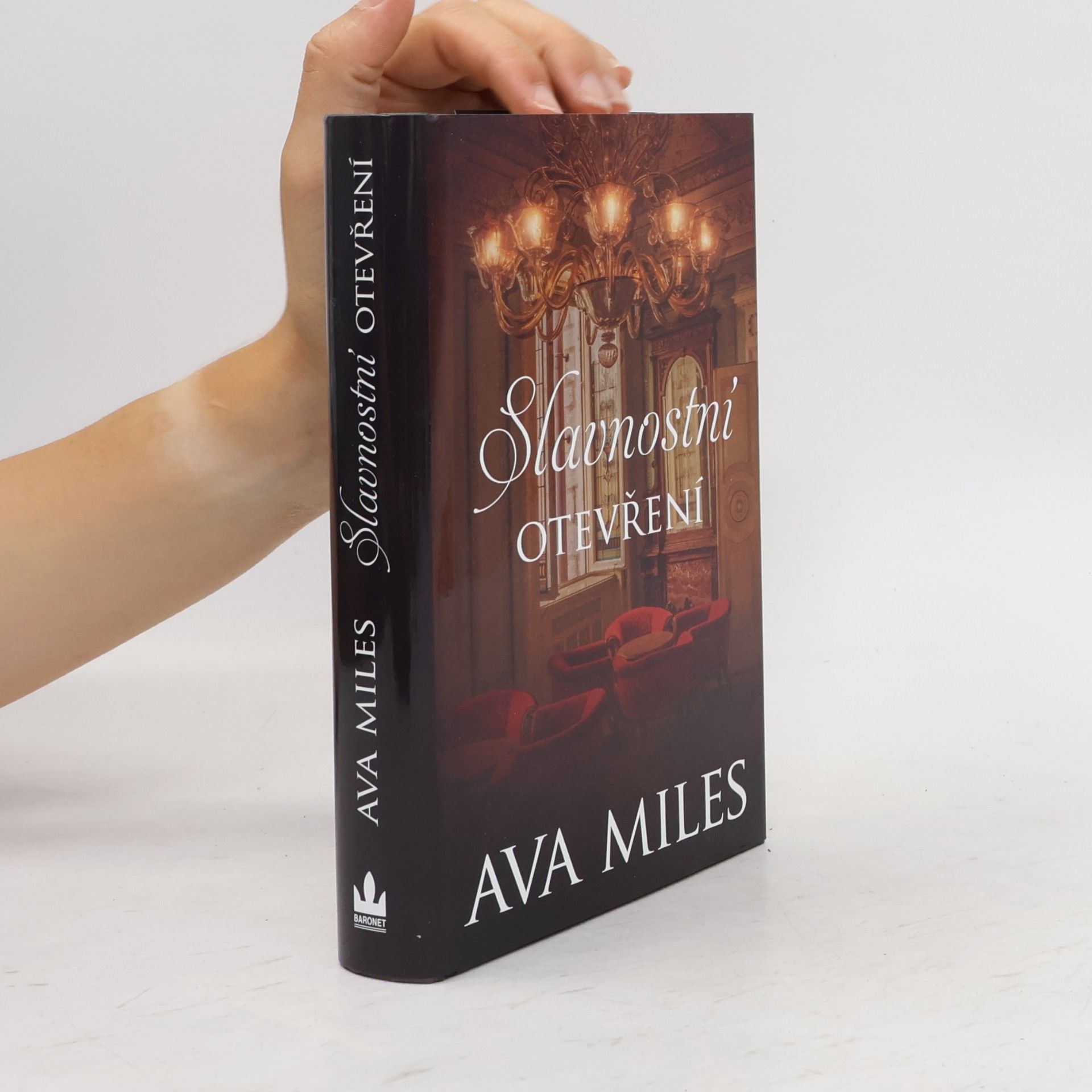 Ava Miles Slavnostní otevření