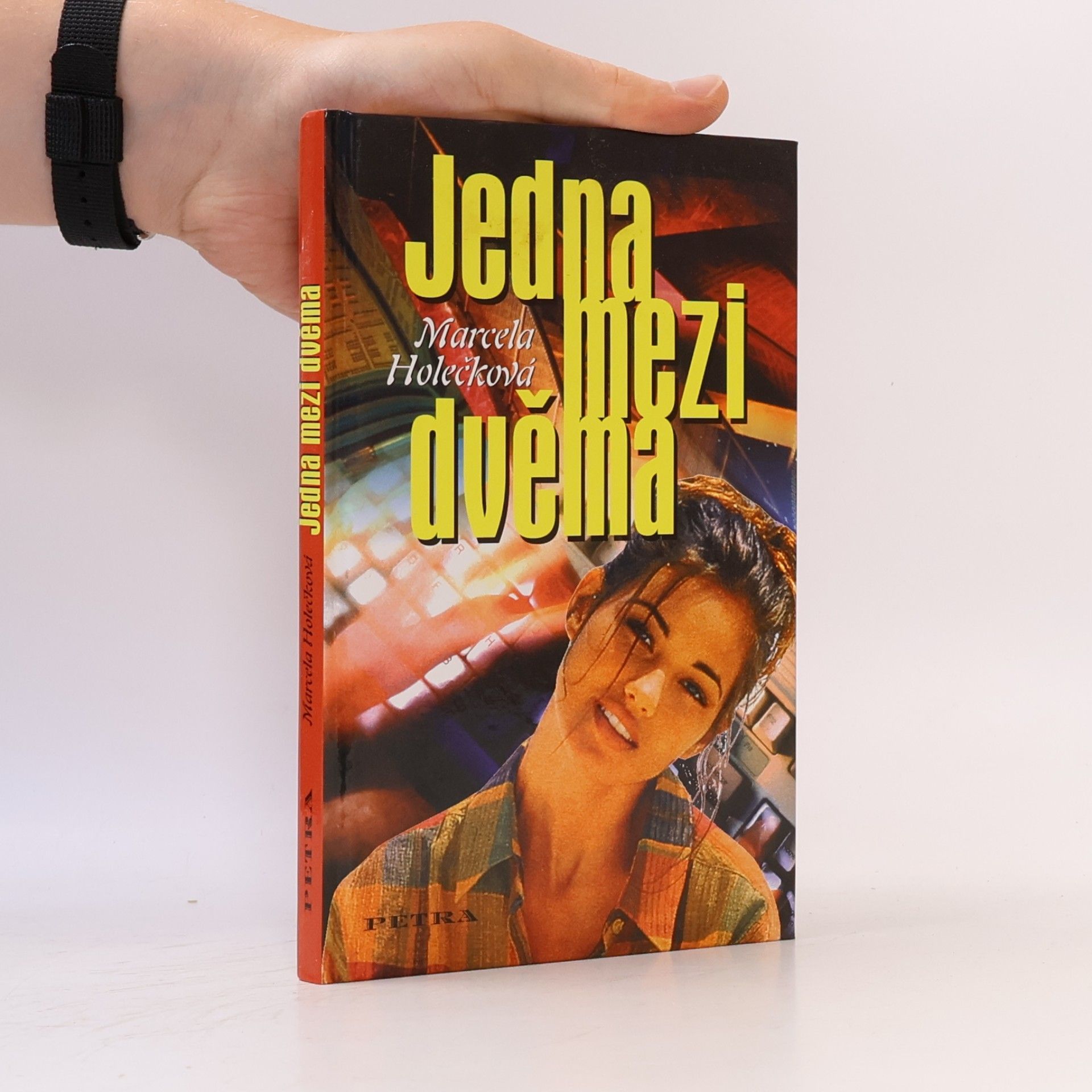 Marcela Holečková Jedna mezi dvěma