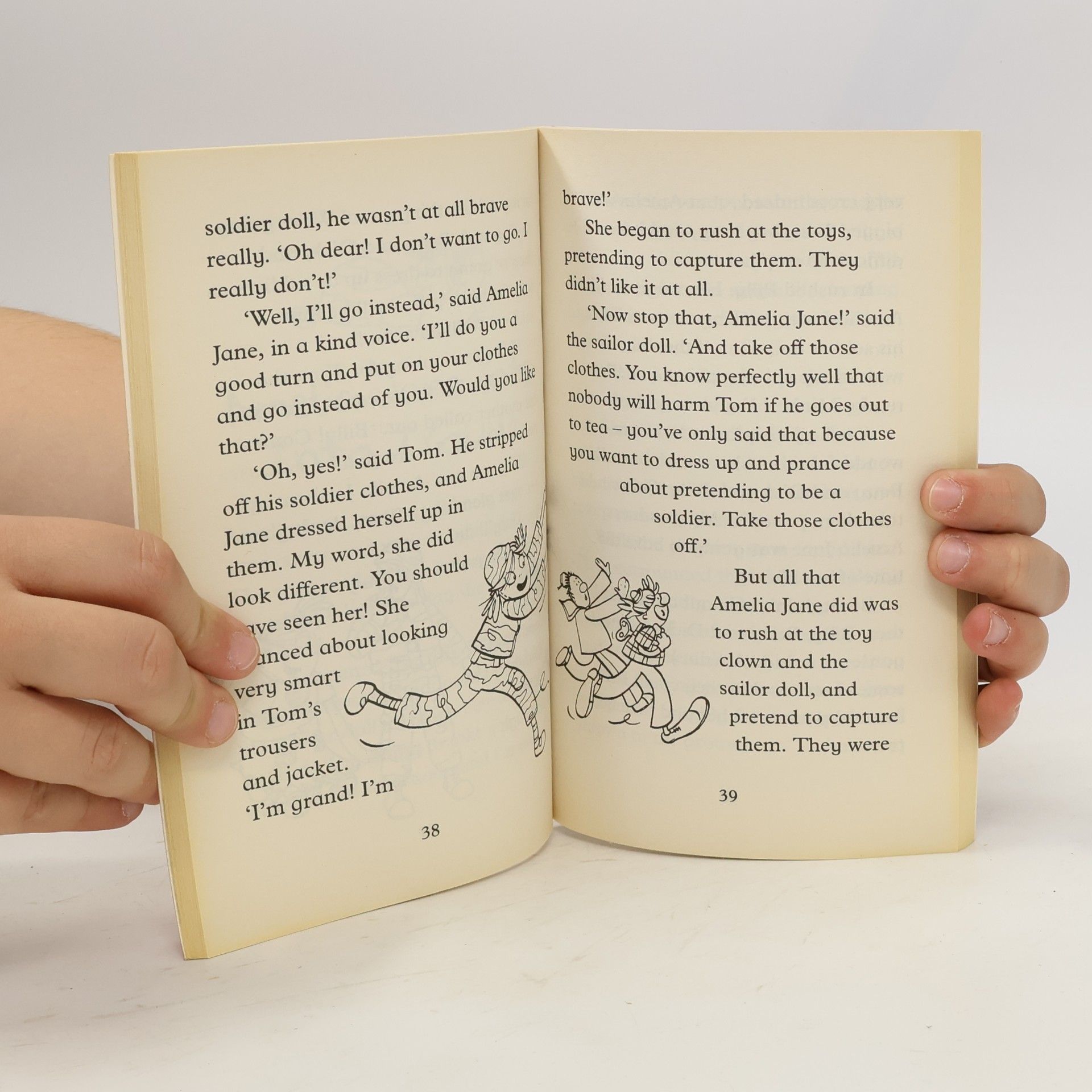 Enid Blyton Amelia Jane Gets into Trouble