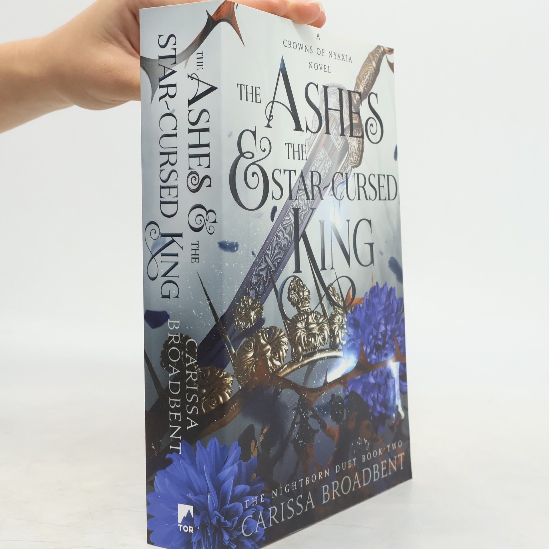Carissa Broadbent Crowns of Nyaxia 2. The Ashes and the Star-Cursed King