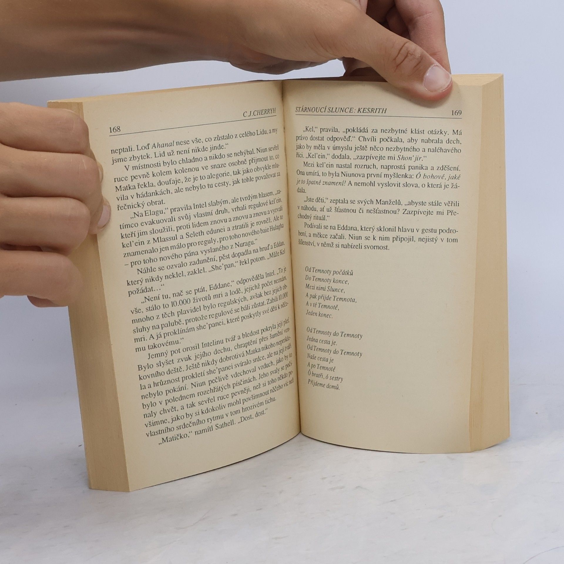 C. J. Cherryh Stárnoucí slunce 1. Kesrith