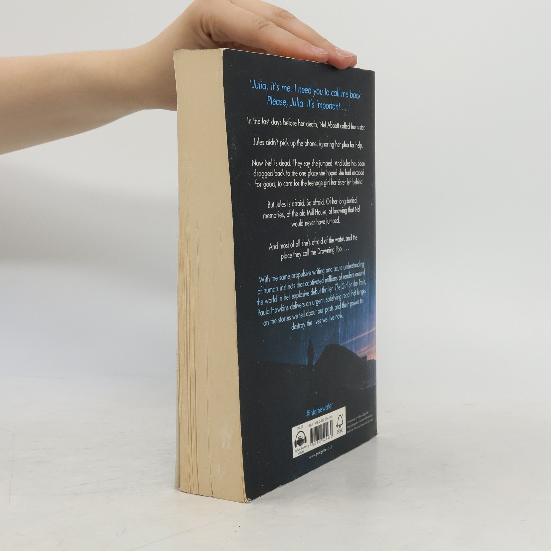 Paula Hawkins Into the Water