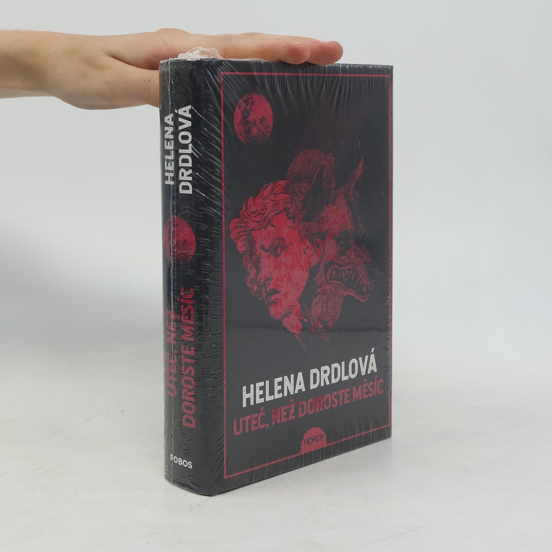 Helena Drdlová Uteč, než doroste měsíc