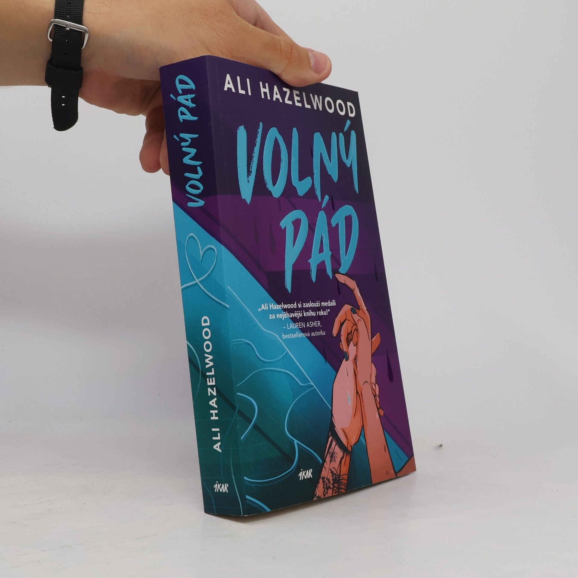 Ali Hazelwood Volný pád