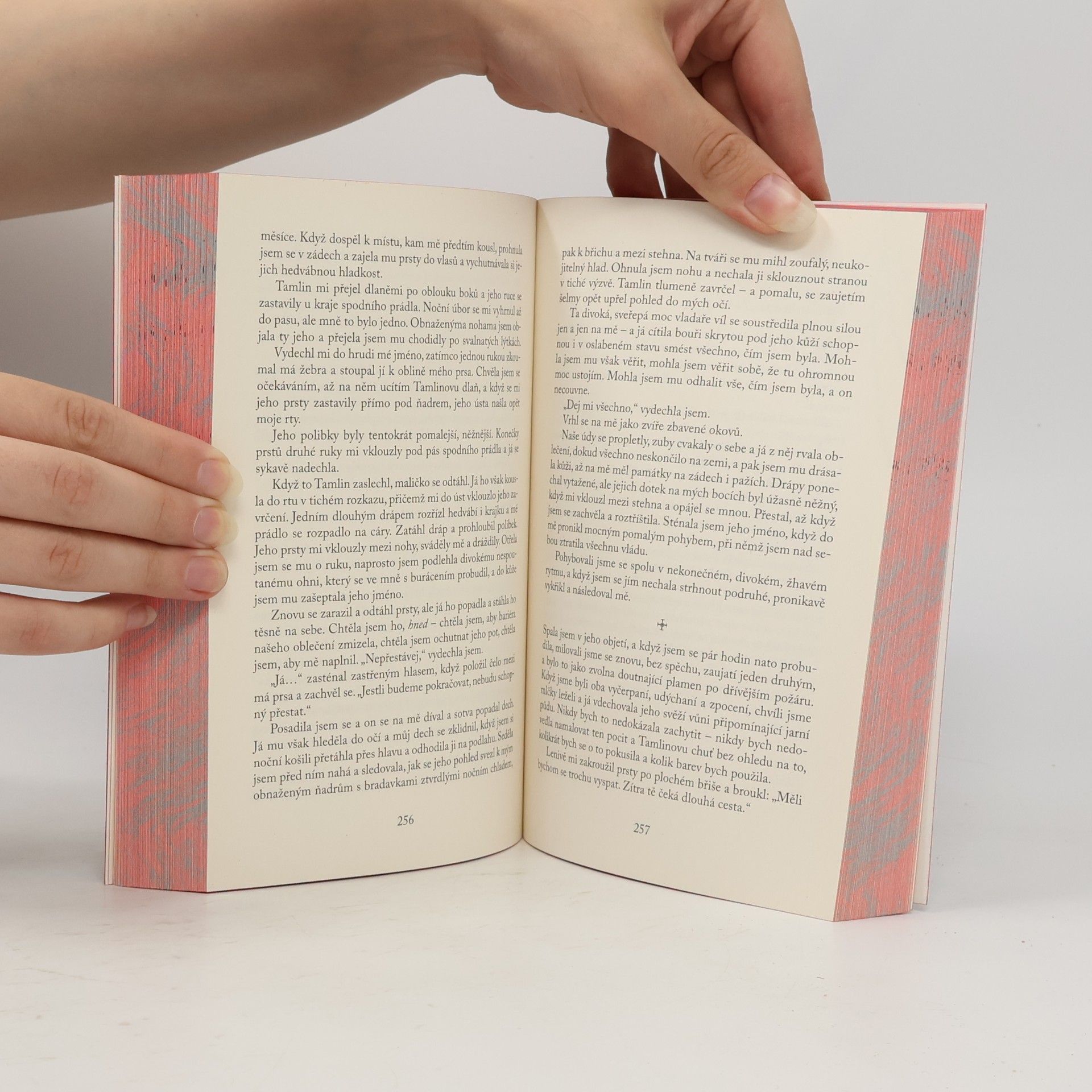 Sarah J. Maas Dvůr trnů a růží