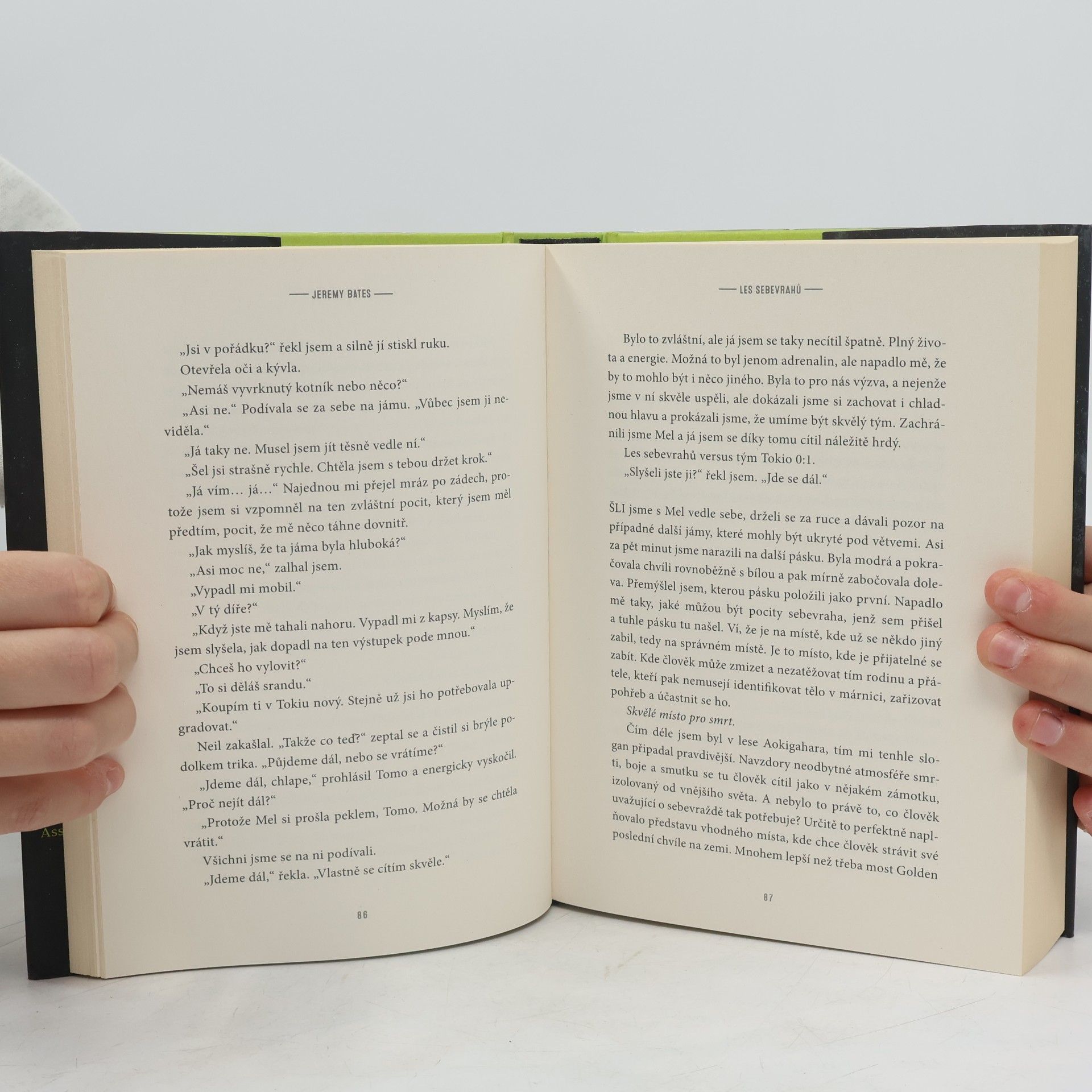 Jeremy Bates Les sebevrahů Aokigahara