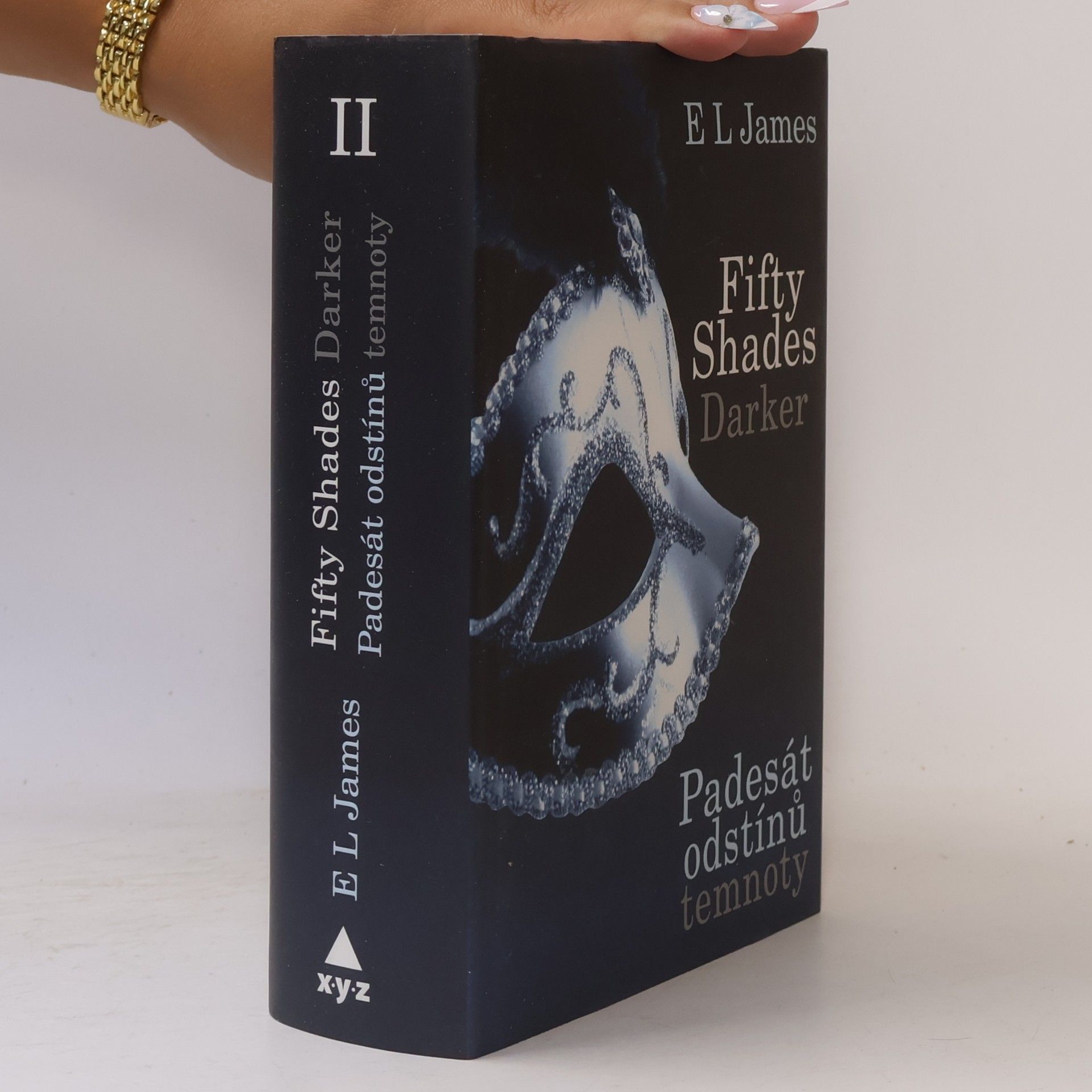 E. L. James Padesát odstínů temnoty