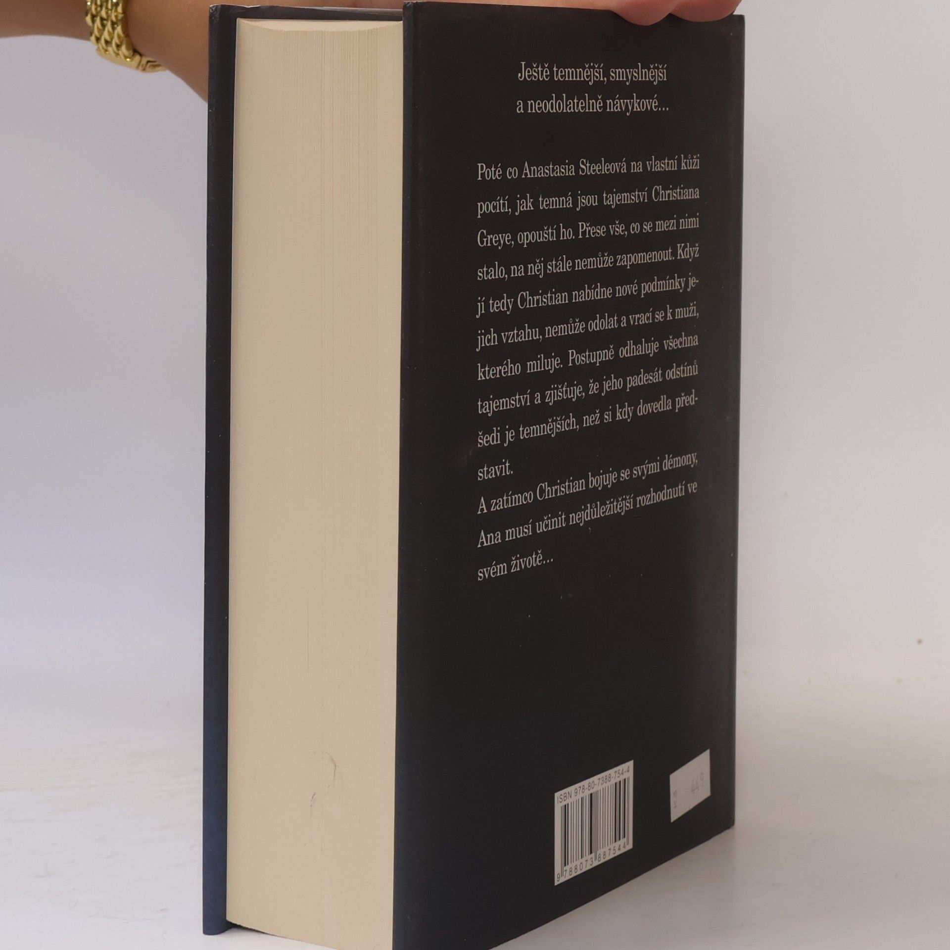 E. L. James Padesát odstínů temnoty