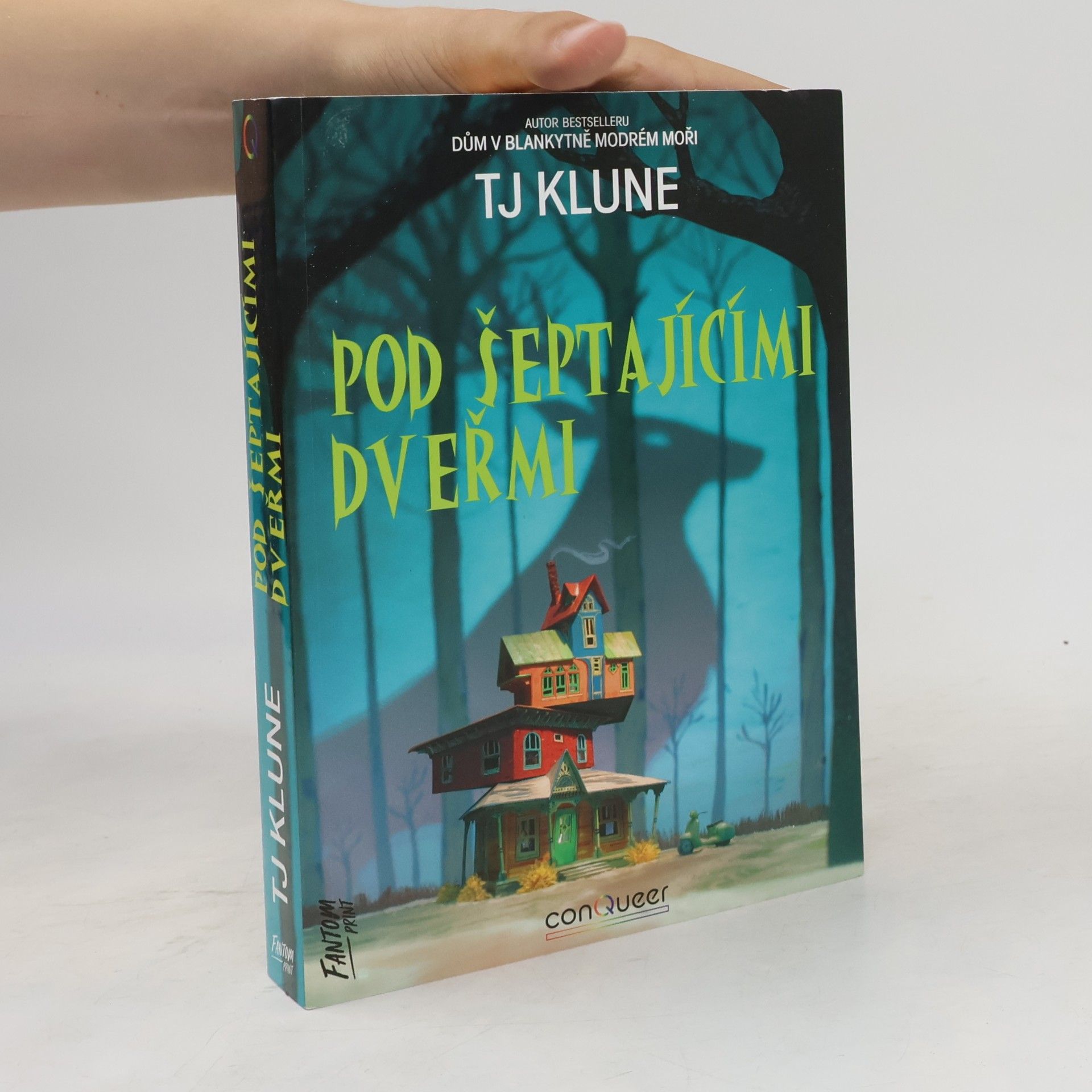 TJ Klune Pod šeptajícími dveřmi