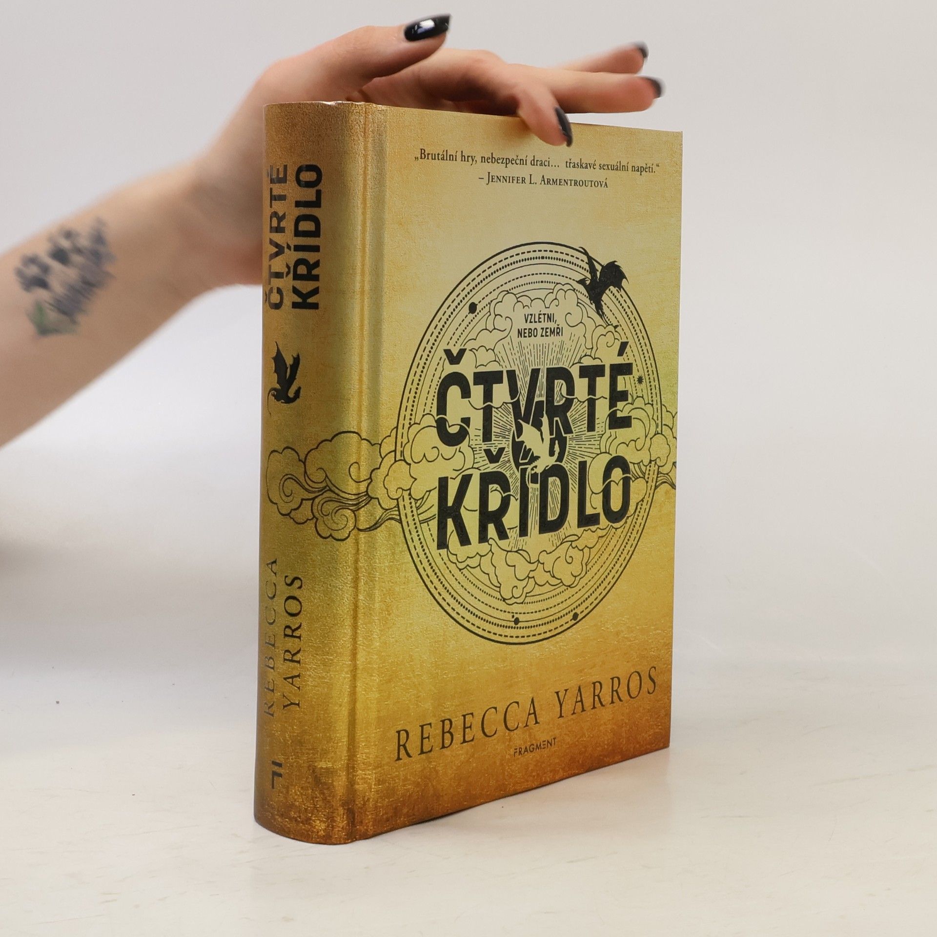 Rebecca Yarros Čtvrté křídlo