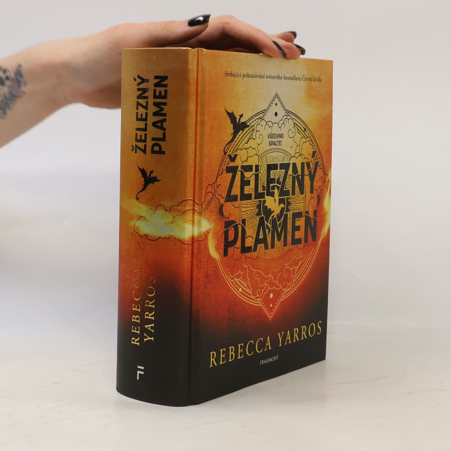 Rebecca Yarros Železný plamen